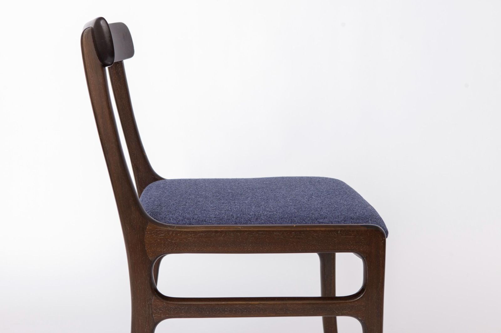 photo furniture Ole Wanscher eetkamerstoel voor Poul Jeppesen, Deense mid-century mahoniehouten stoel, Denemarken, jaren 1960