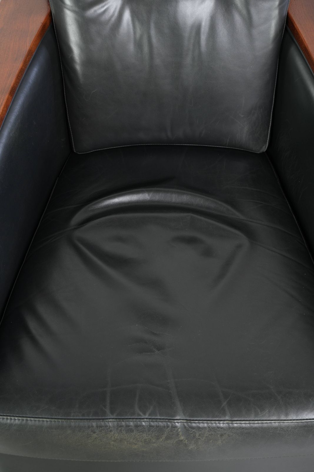 Zwarte Cowhide Leren Art Deco Fauteuil van Schuitema photo vinterior