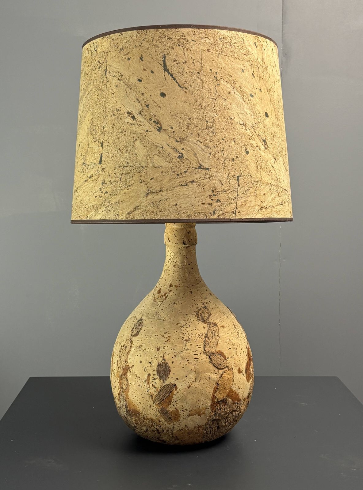 Lampe de table mid-century en liège, France, années 1960-1970 photo Luminaires