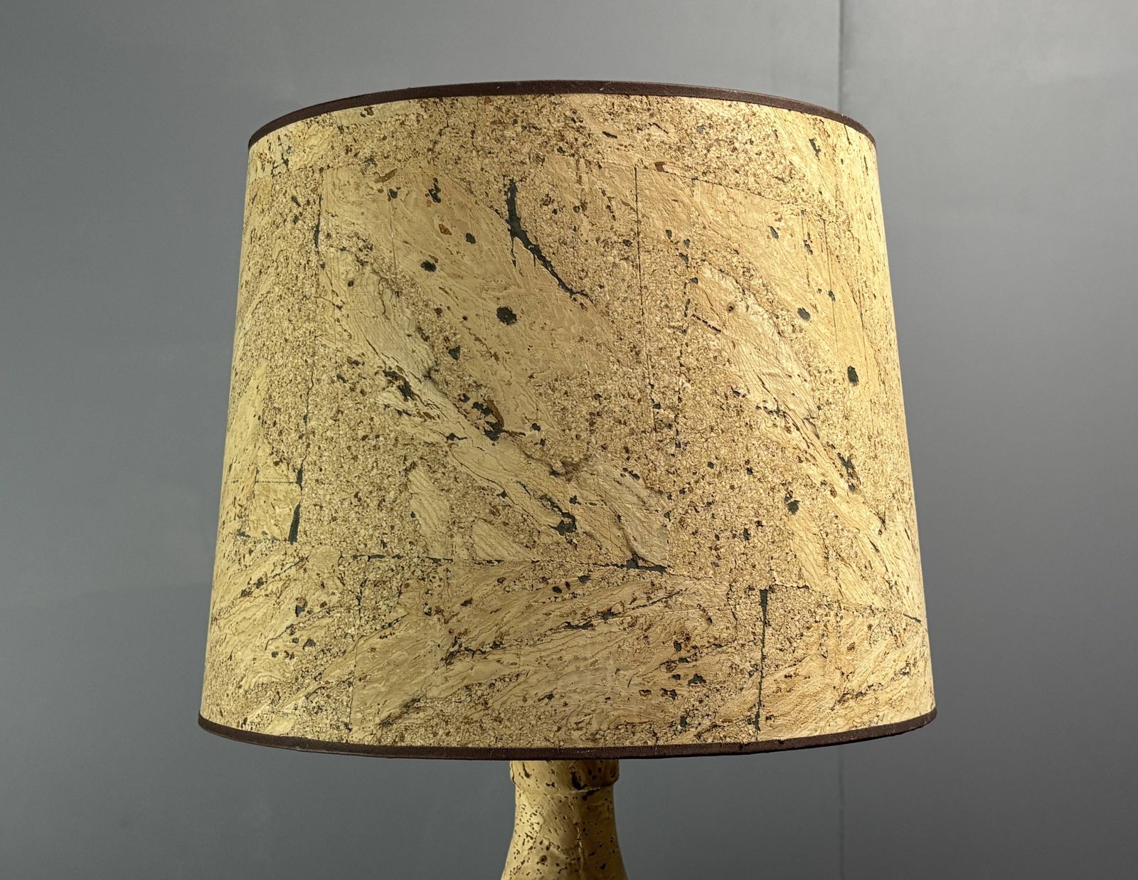 Lampe de table mid-century en liège, France, années 1960-1970 photo vinterior
