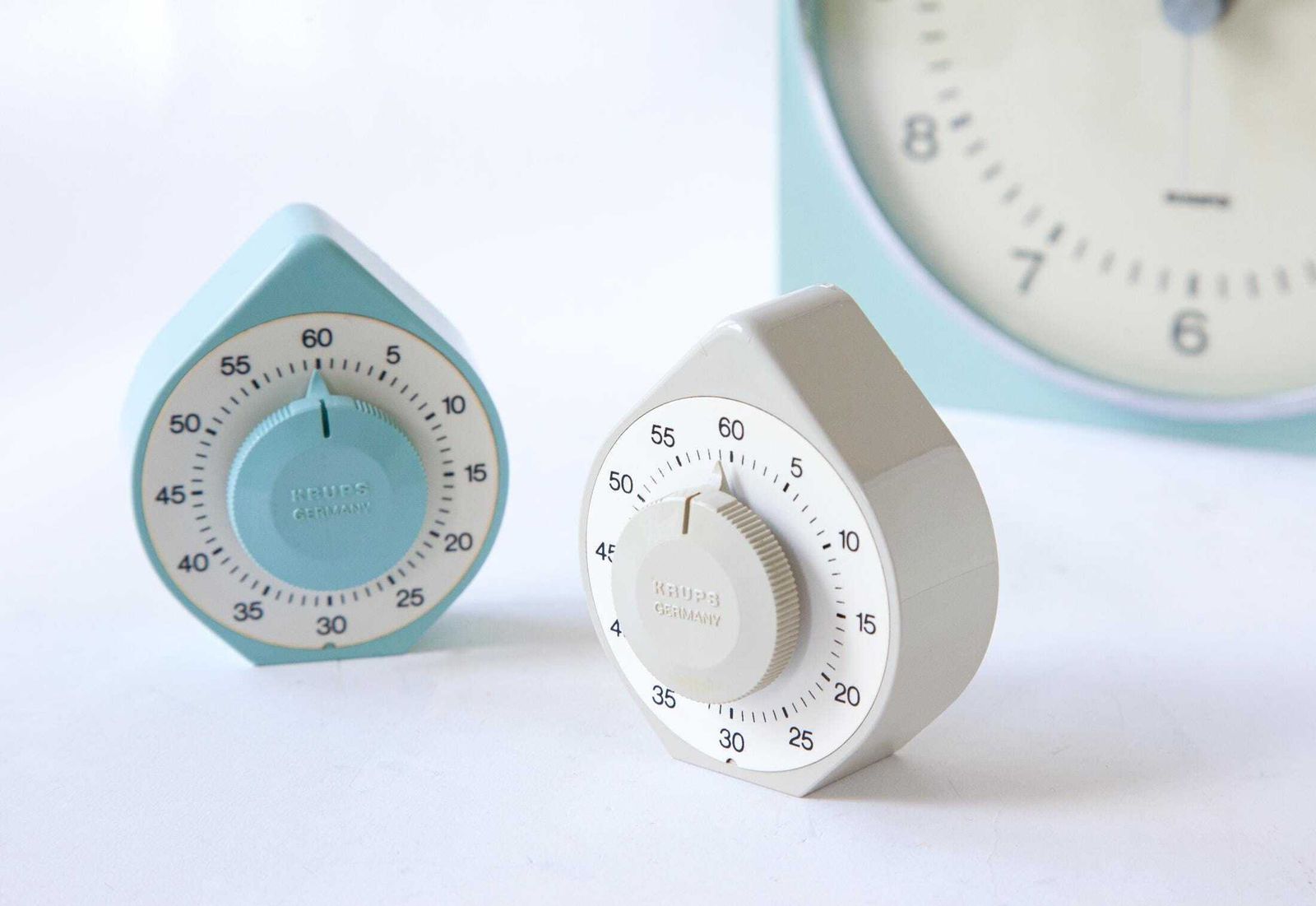 Keukenwekker KRUPS jaren 1960 Space Age Panton Pop Duitsland Plastic Atomic Short Egg jaren 1970 Alarm photo vinterior