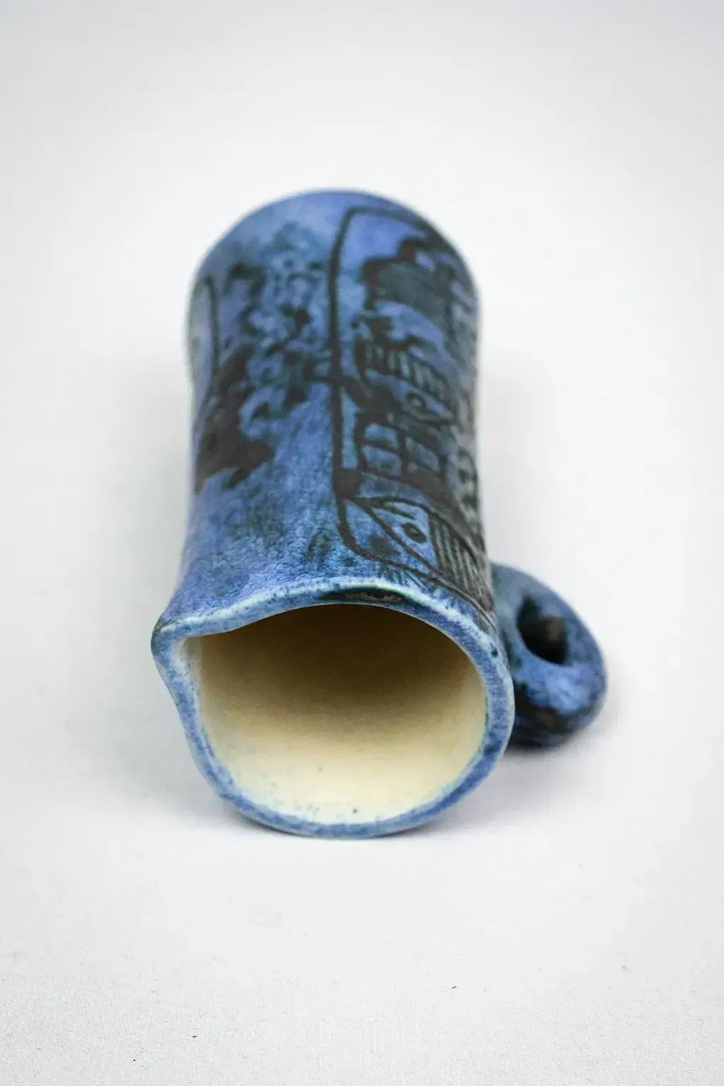 Décoration Petite aiguière en céramique bleue à décor gravé de chouettes et de poissons stylisés, par Jacques Blin photo