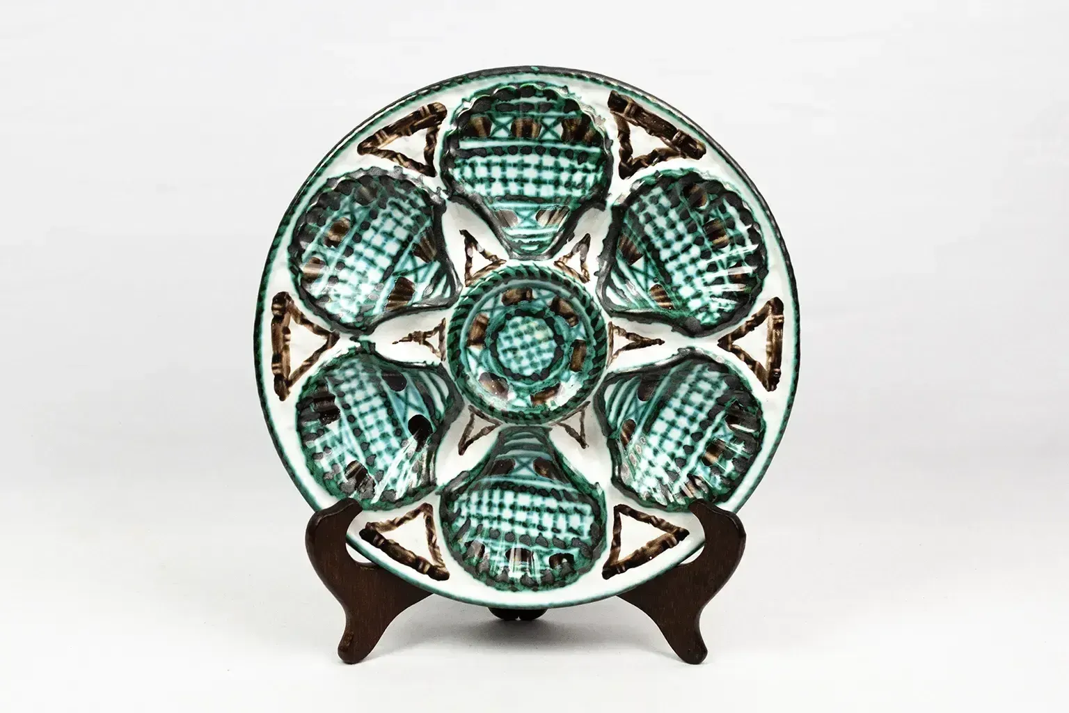Paire d'assiettes à huîtres Robert Picault - Vallauris, signées RP, décor géométrique vert, années 1950-1960 photo Décoration