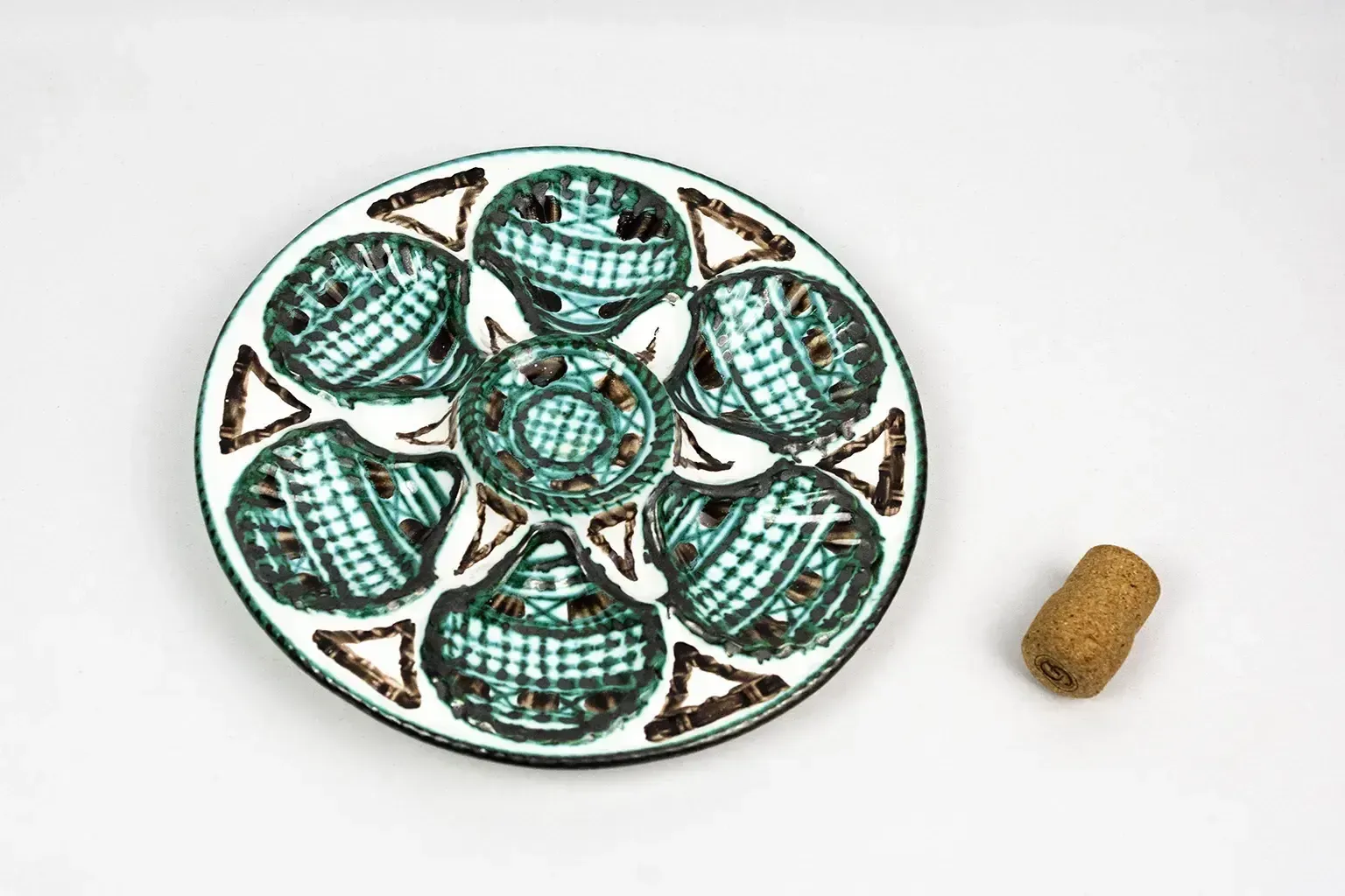 Paire d'assiettes à huîtres Robert Picault - Vallauris, signées RP, décor géométrique vert, années 1950-1960 photo vintage
