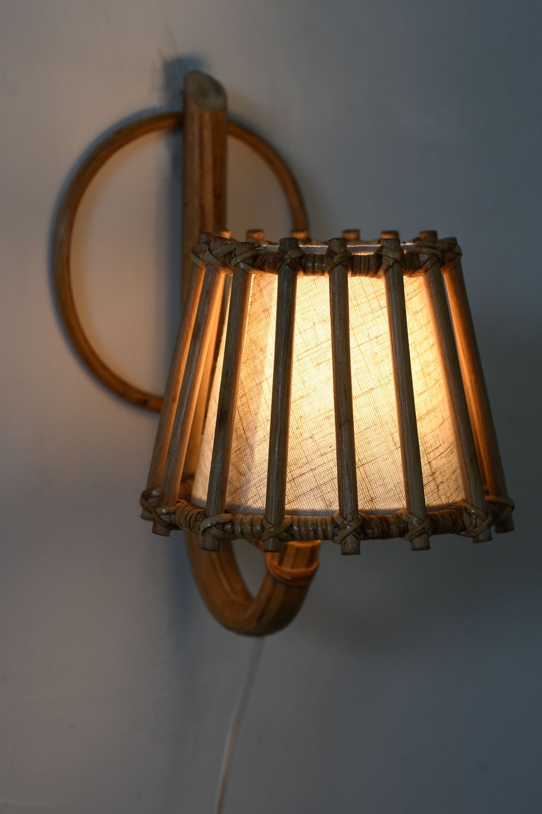 Rattan Pencil Reed Mid-Century Modern Wandlamp photo for sale