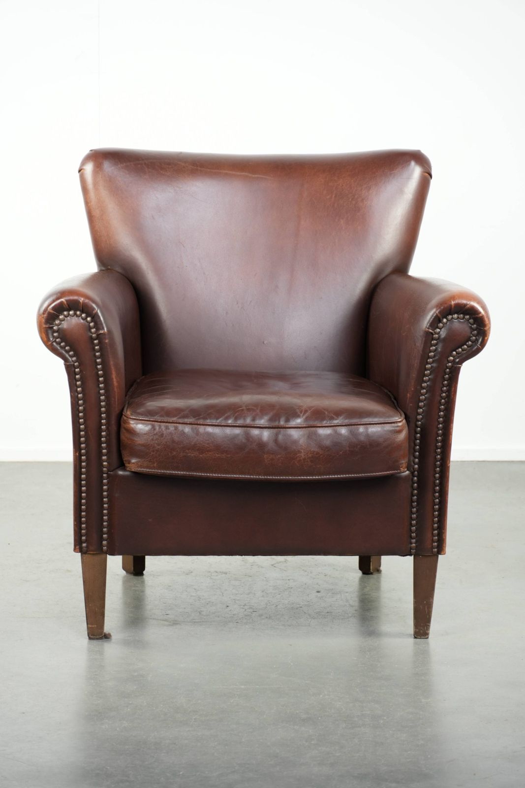 Comfortabele Schapenleren Fauteuil Met Karakter En Een Vleugje Elegantie photo furniture