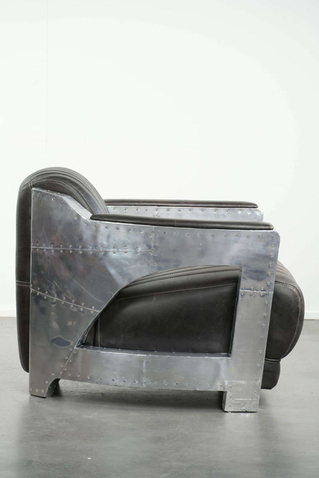 Unique And Comfortable Cowhide Leather Aviator Design Armchair Finished With Aluminium And Rivets photo for sale