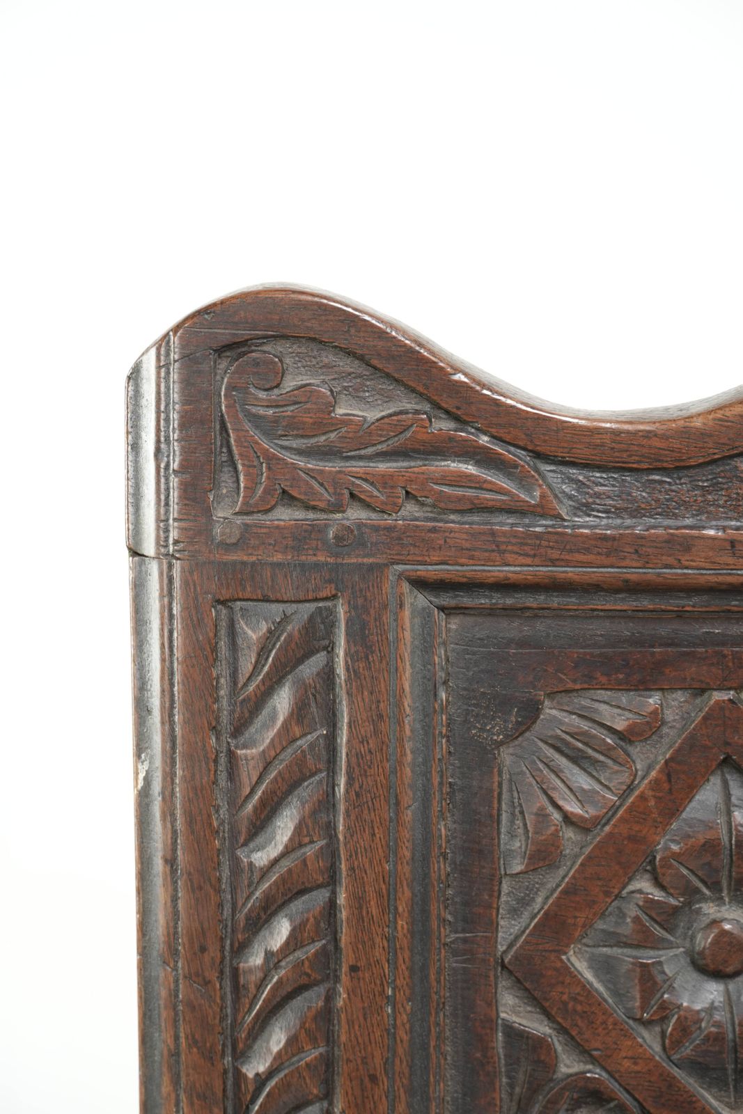 photo for sale Unieke 18e-eeuwse Engelse eikenhouten Wainscott stoel met fraai houtsnijwerk