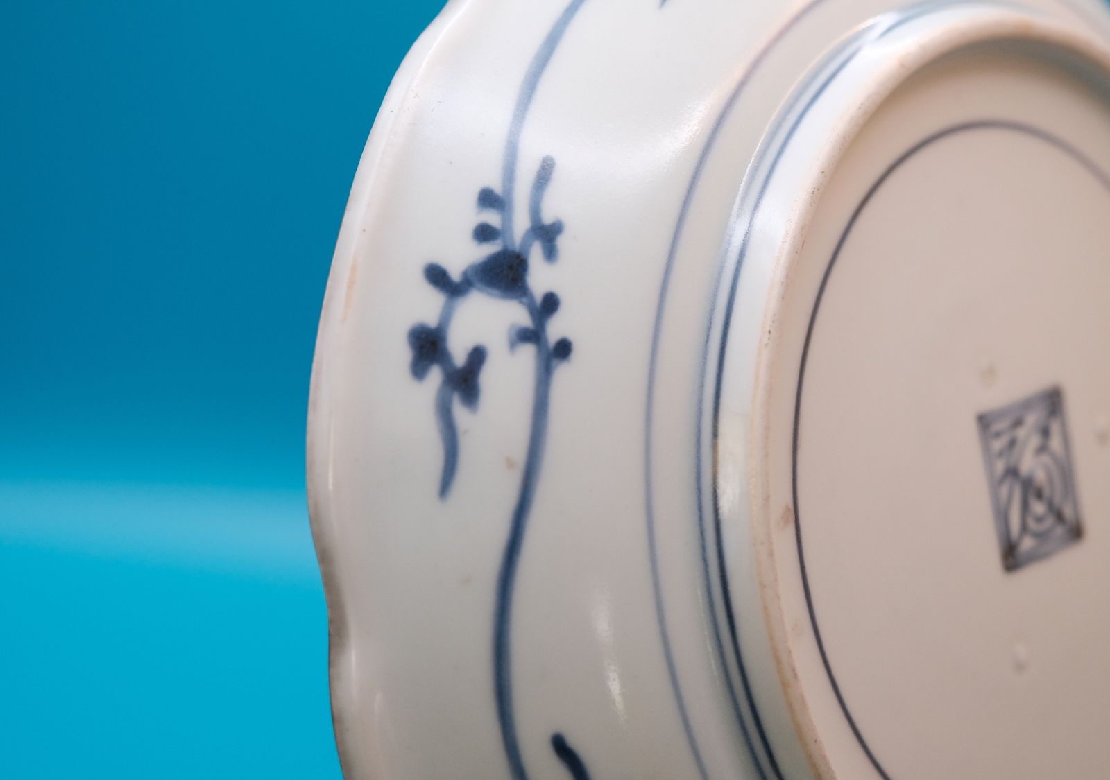 photo buy Antiek Japans Arita-porseleinen bord 18e/19e eeuw, pijnboom en bamboe, blauw-wit, geschulpte schaal 20 cm