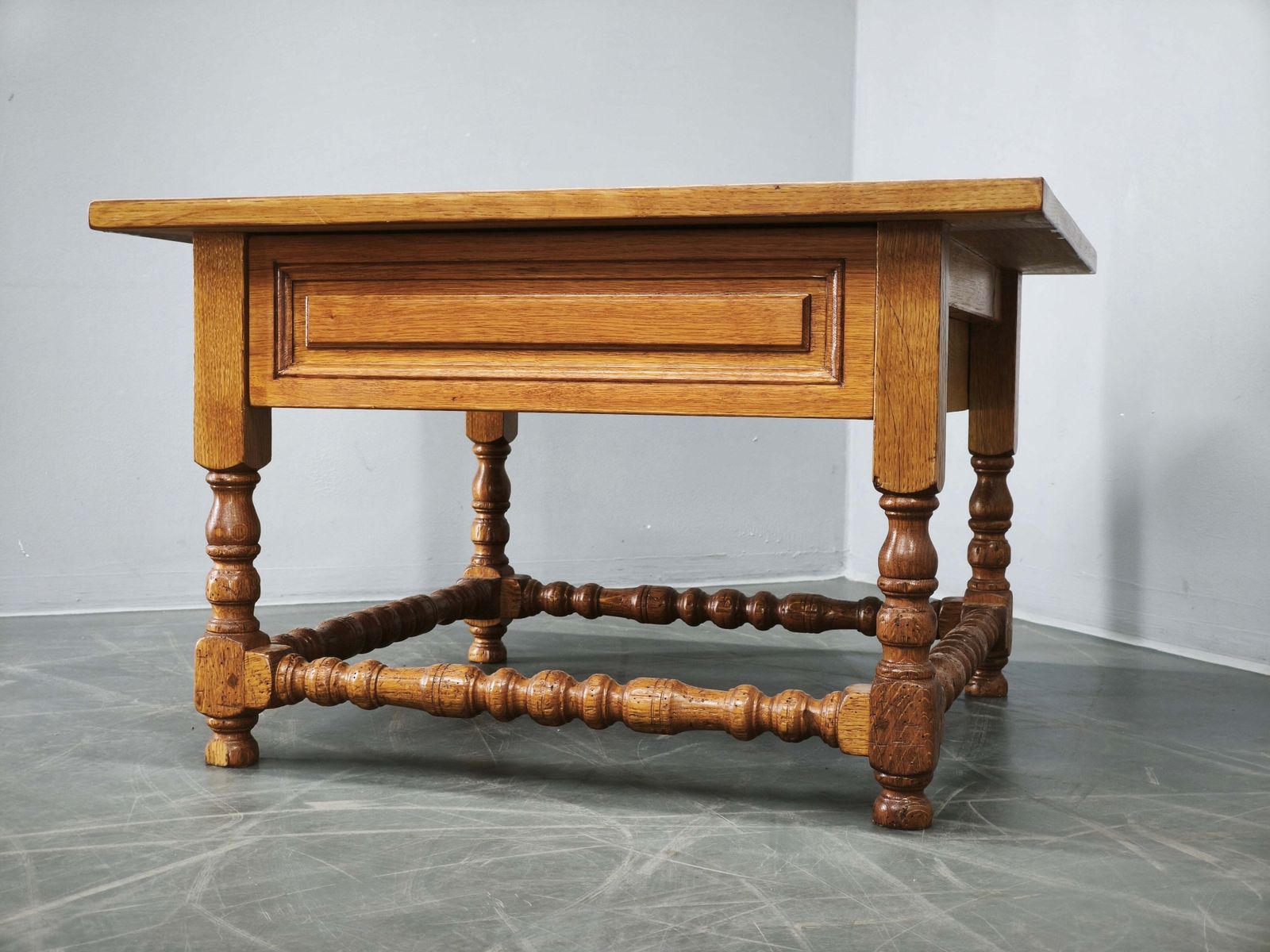 Paar grote massief eiken Europese nachtkastjes, jaren 1980 photo furniture
