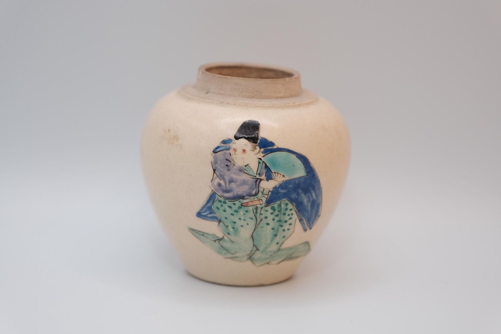 Antiek Japans Satsuma-stijl gemberpotje | Handgeschilderd aardewerk met craquelé glazuur | Meiji Taisho periode Aziatische kunst photo buy