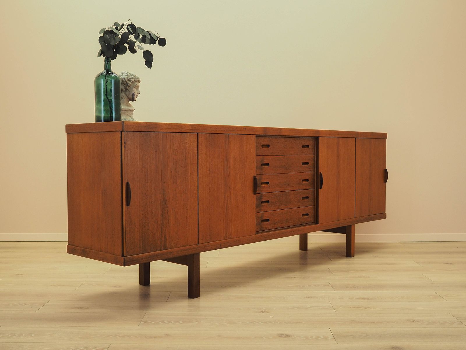 Teakhouten Dressoir met Schuifdeuren, Danish Modern Design ca. jaren 1960 photo buy