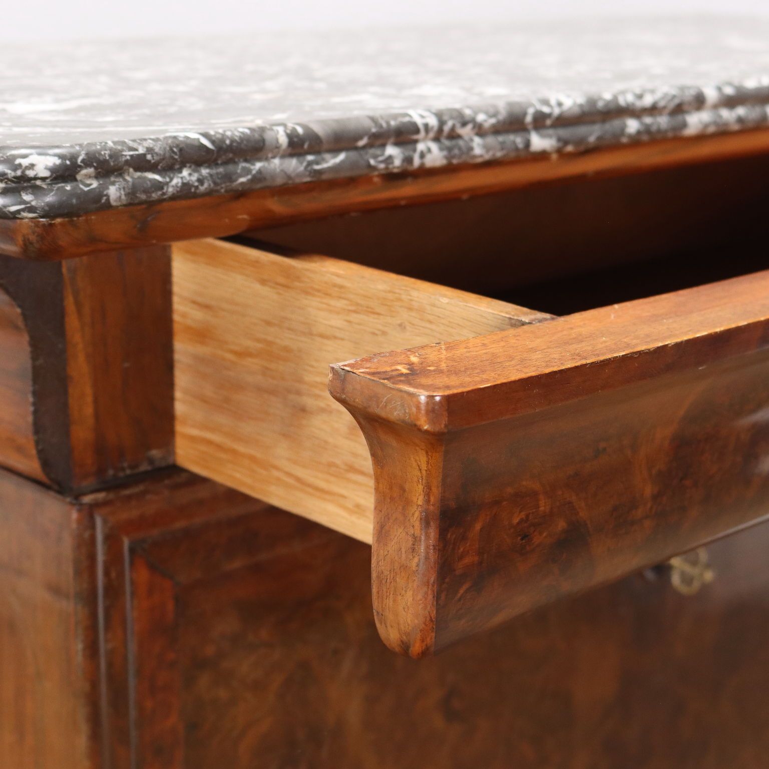 Eclectische secretaire walnoot Frankrijk 19e eeuw photo Meubels
