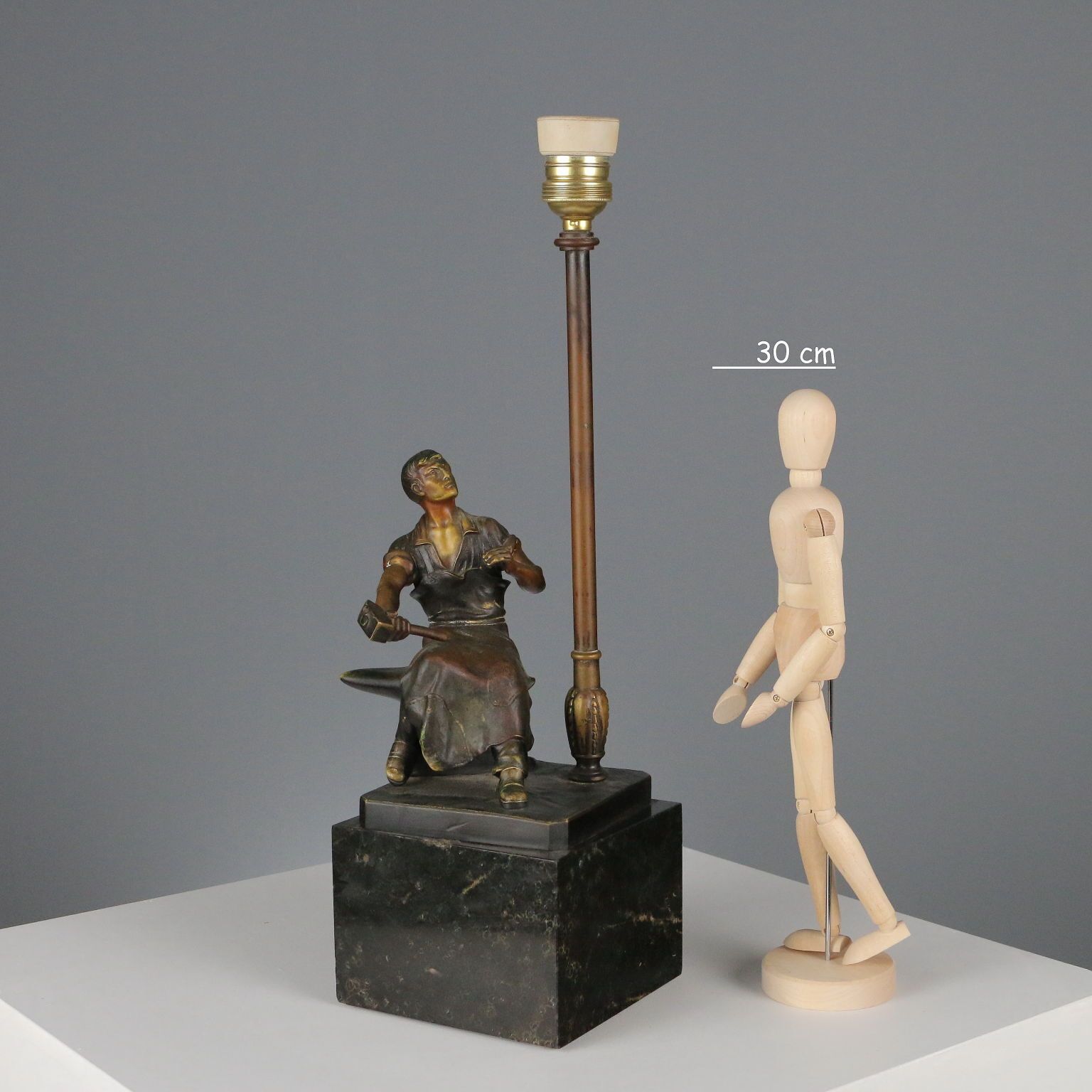 Sculpture d'époque transformée en lampe Otto Schmidt-Hofer, '900 photo furniture