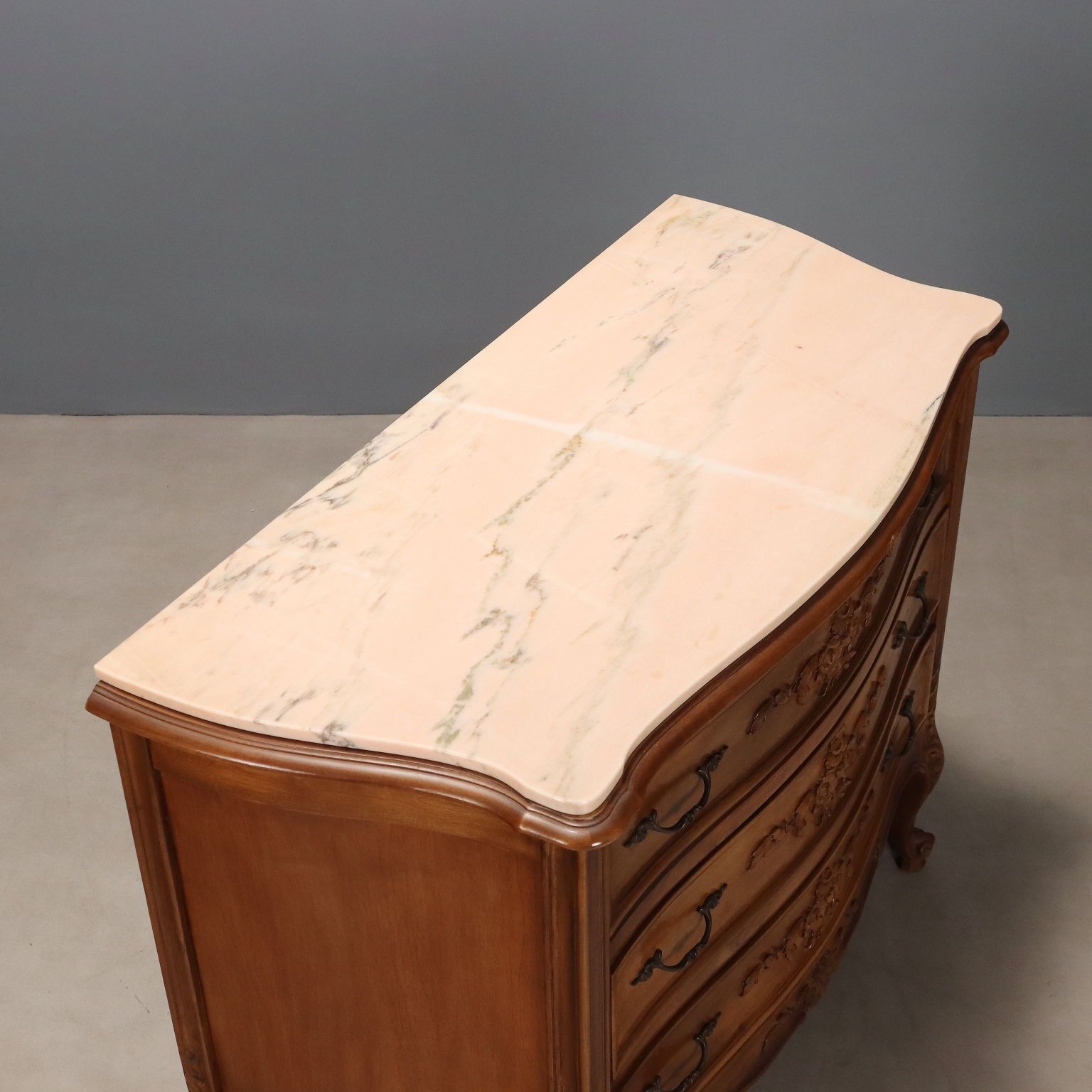 photo furniture Commode de style baroque en noyer, 3 tiroirs, XXe siècle