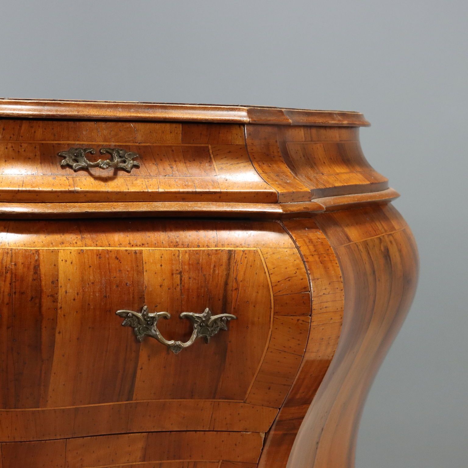Commode de style Chippendale en bois, Italie, XXe siècle photo buy
