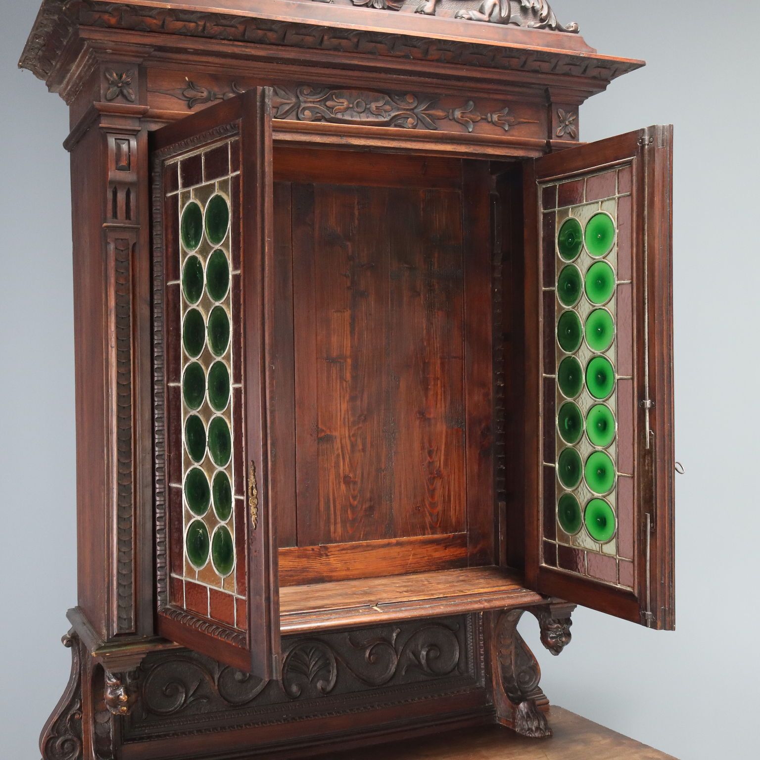 Armoire d'époque néo-Renaissance en noyer, Italie, XIXe siècle photo Mobilier
