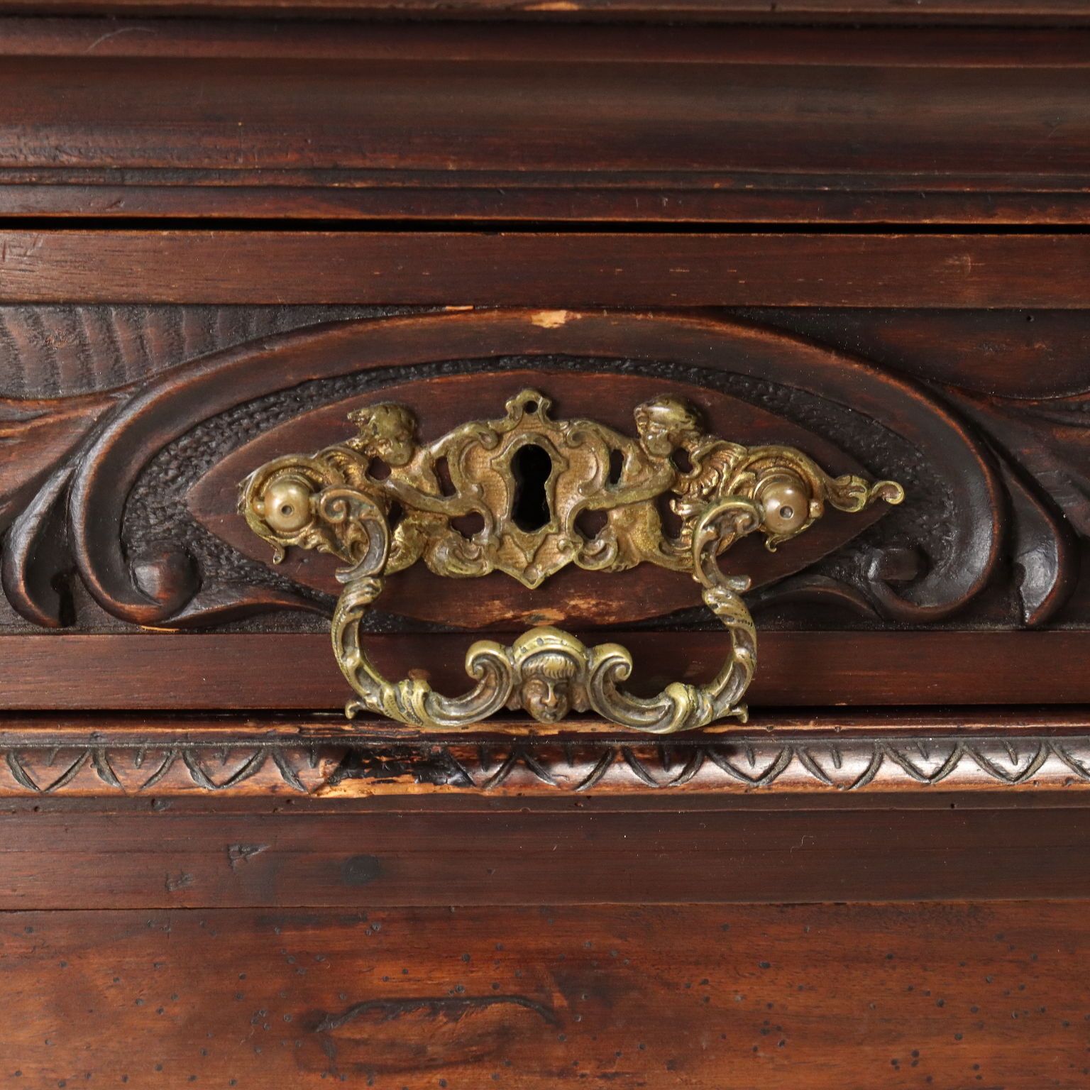 photo for sale Armoire d'époque néo-Renaissance en noyer, Italie, XIXe siècle