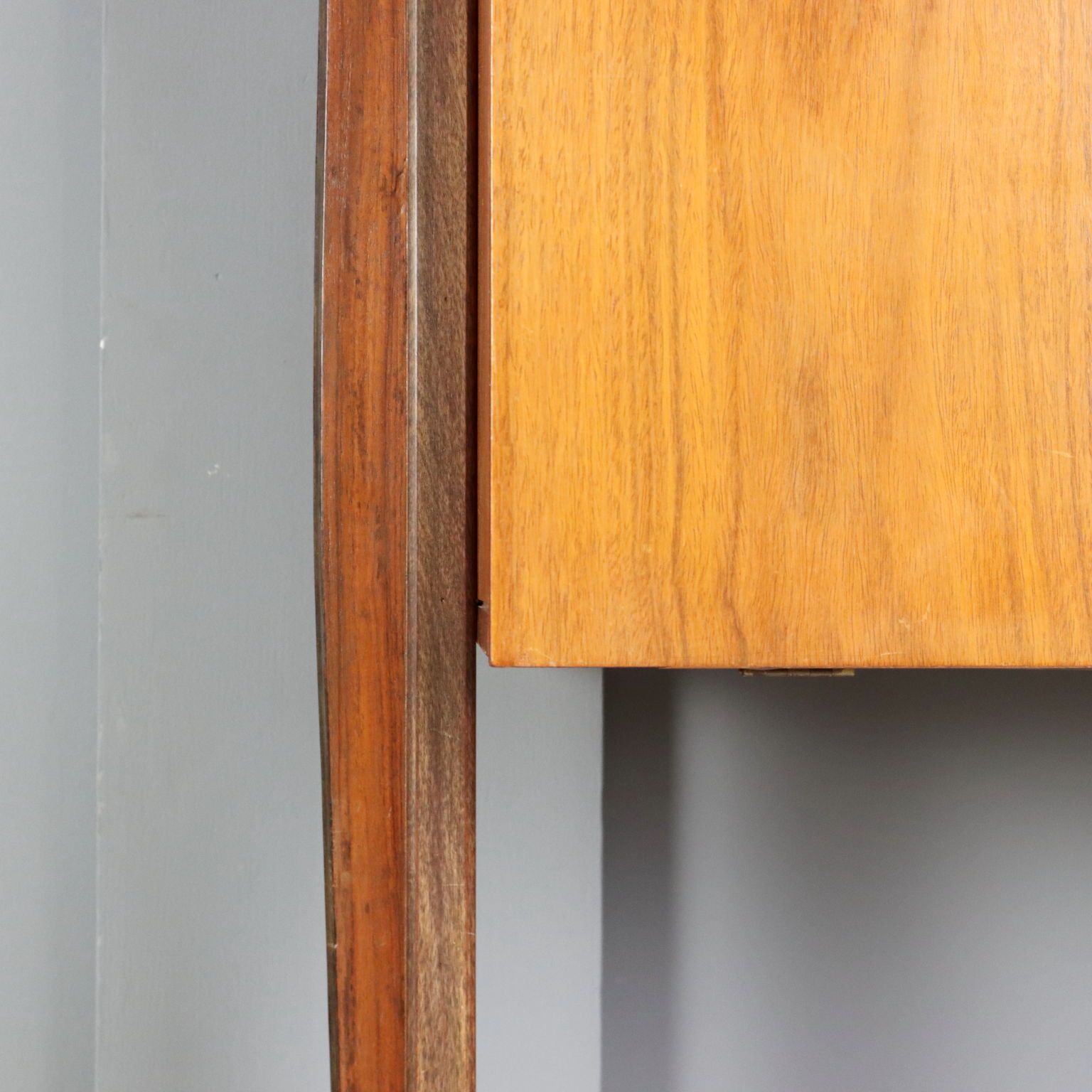 photo furniture Bibliothèque vintage en bois plaqué et laiton, Italie, années 1950-1960