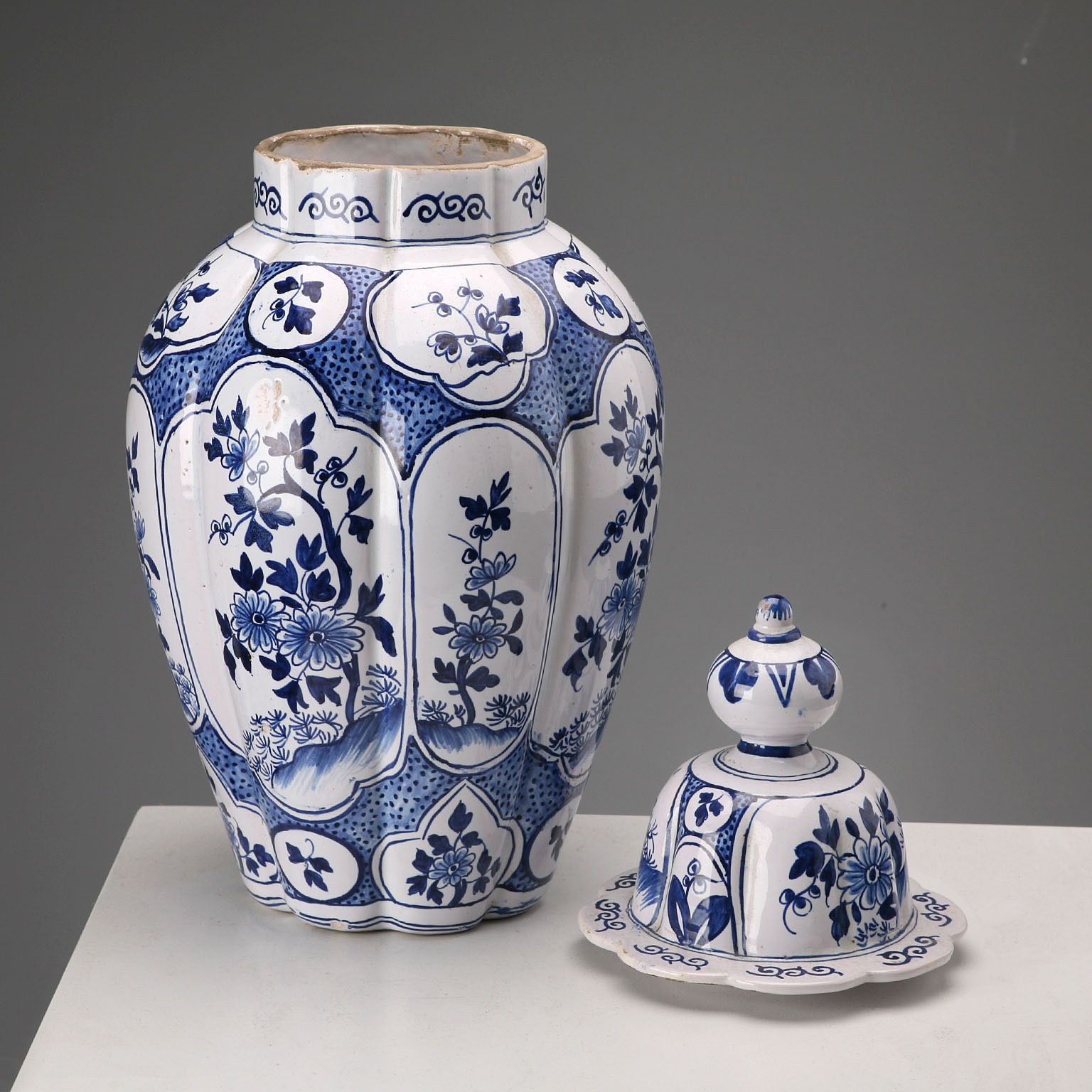Antiek Vaas Met Deksel Majolica Aprey Manufacture France XX Century photo Woonaccessoires