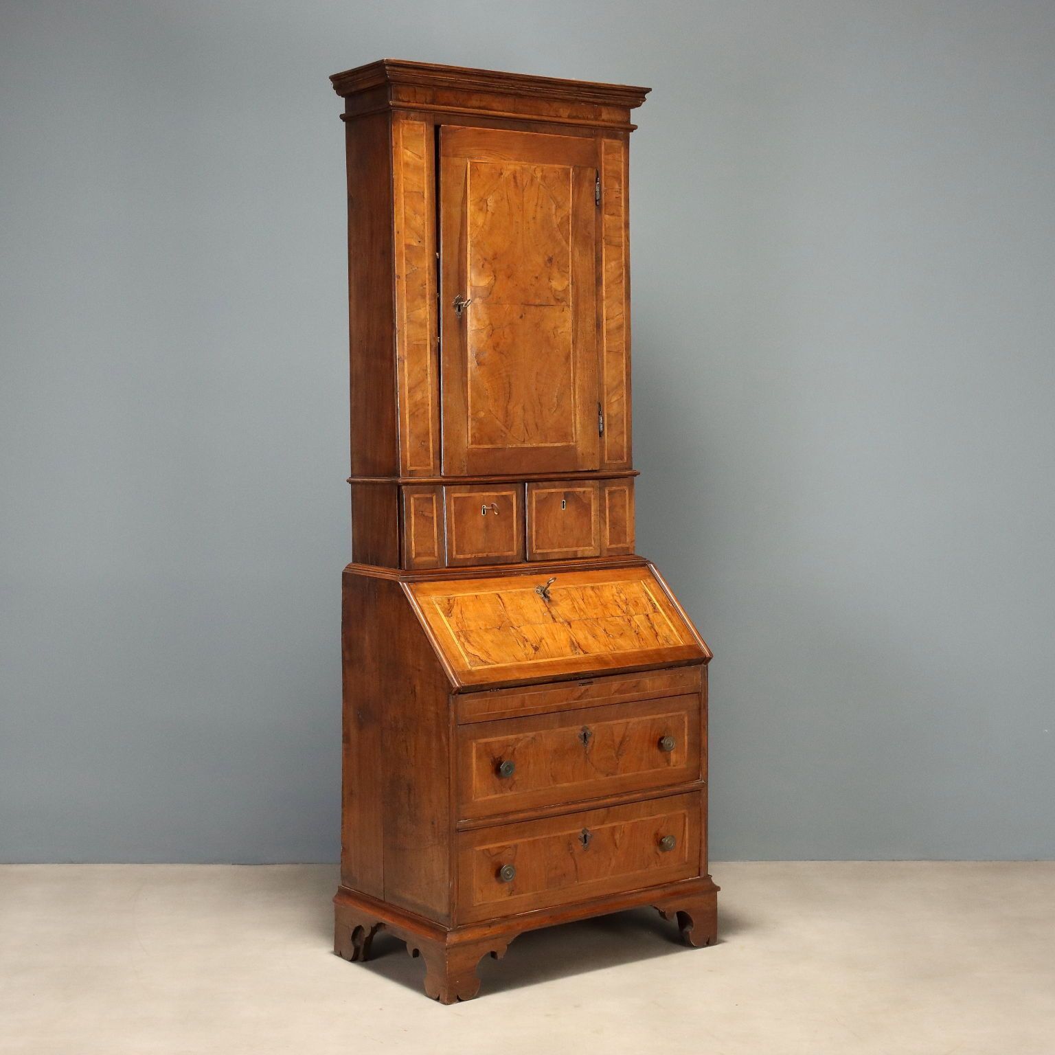 Trumeau d'époque en noyer et loupe de noyer, bronze, Italie, XVIIIe siècle