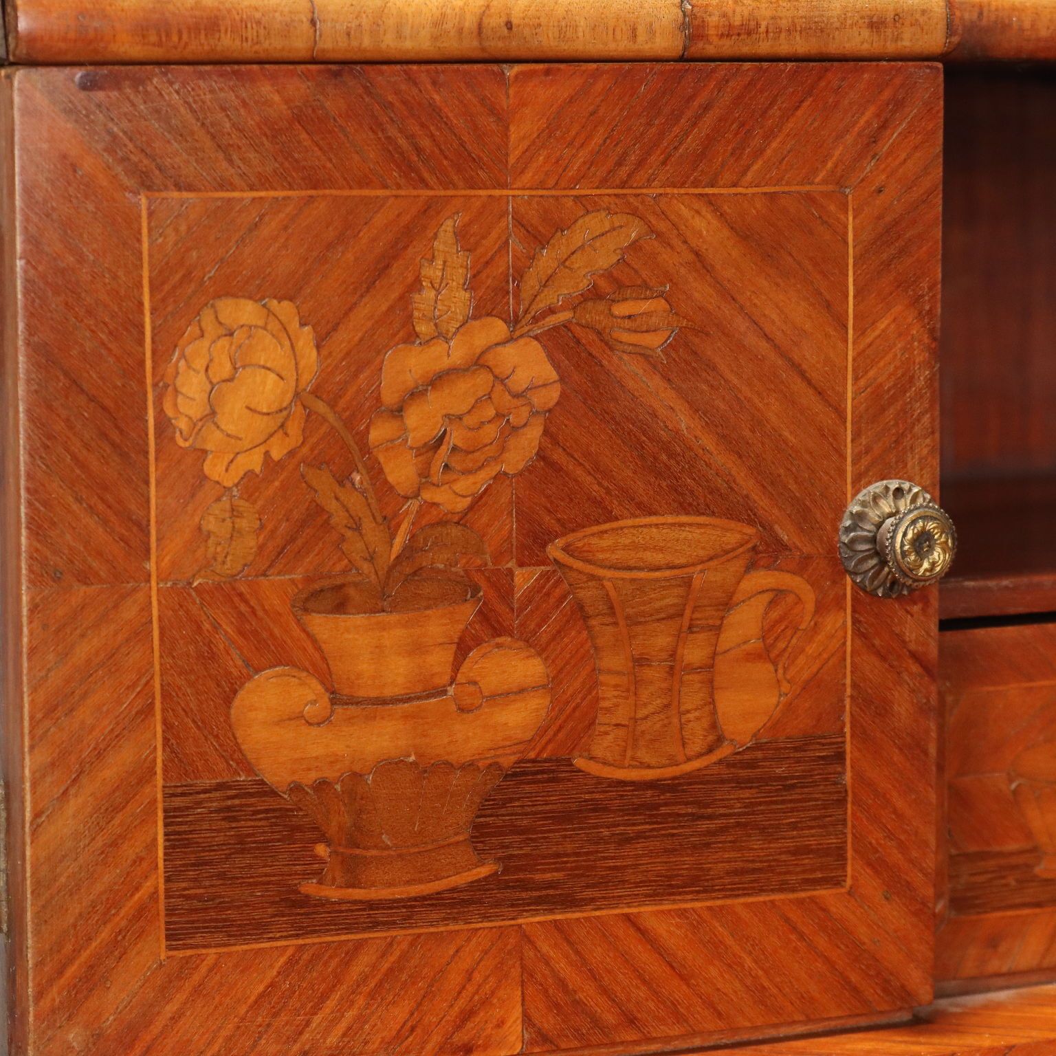 Bureau d'époque en bois de rose, applications en bronze doré, Italie, XXe siècle photo buy