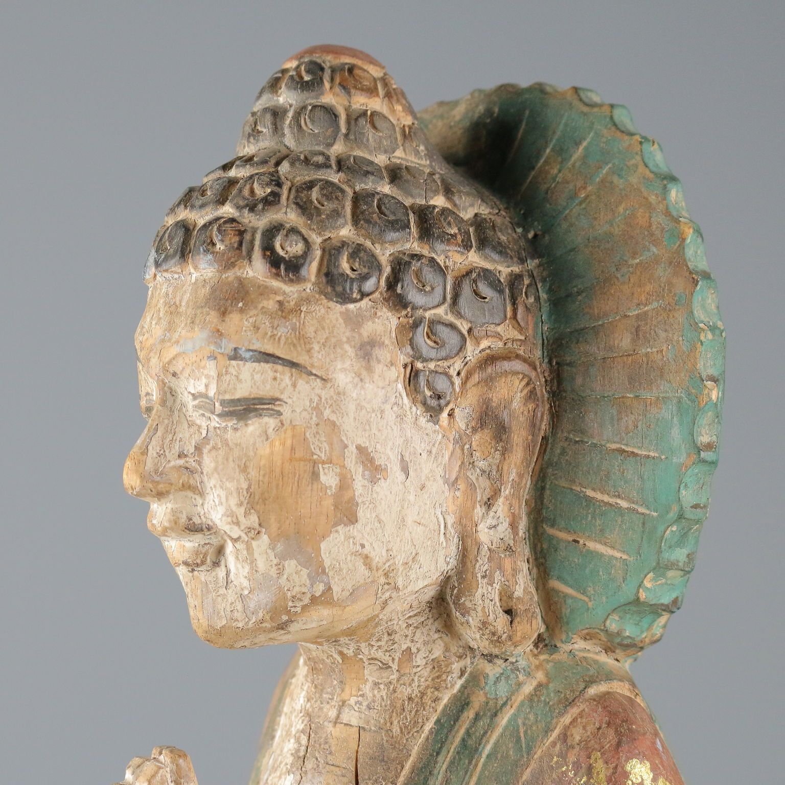 Sculpture de Bouddha en bois sculpté photo for sale