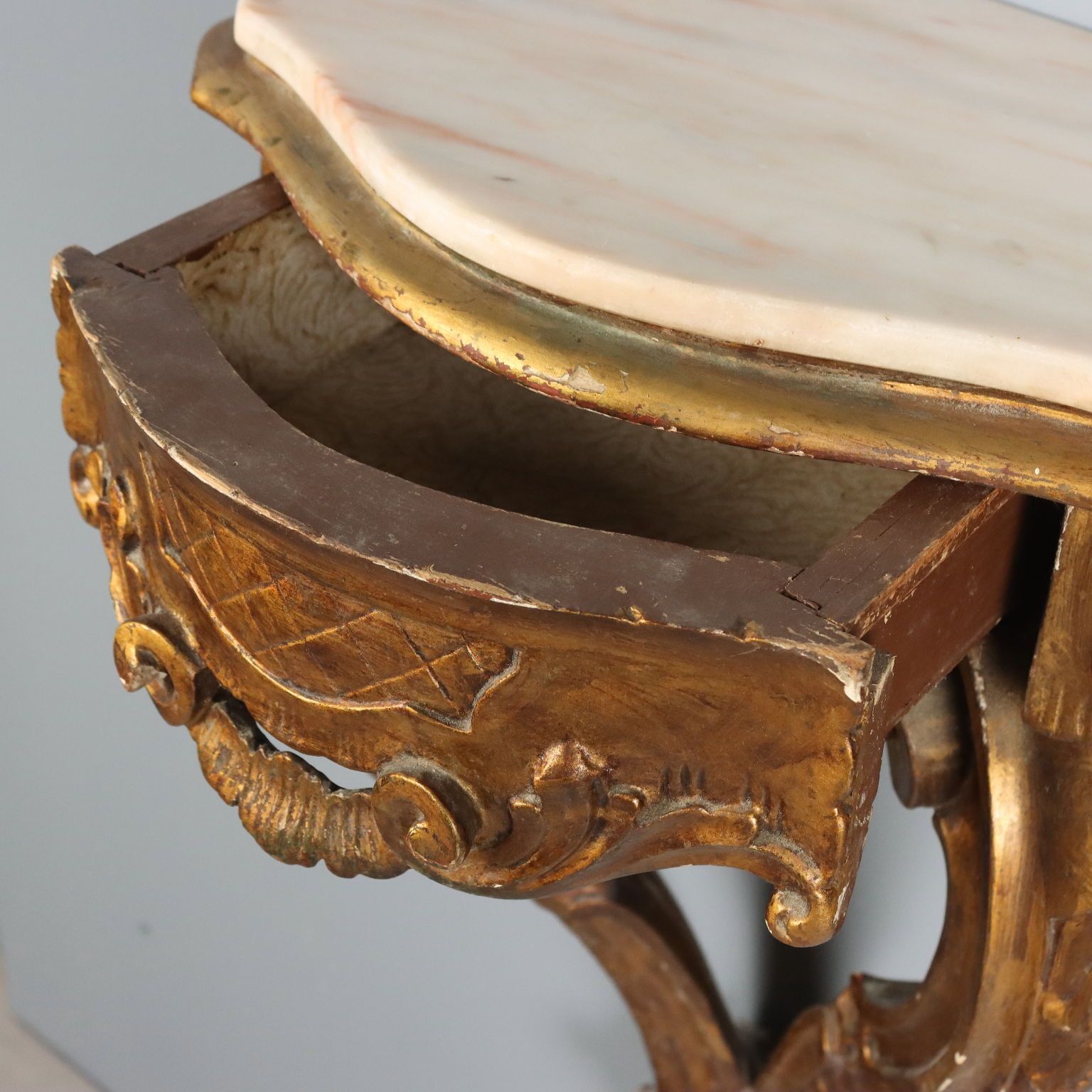 photo furniture Druppelvormige Consoles in Verguld Hout   Italië 19e Eeuw