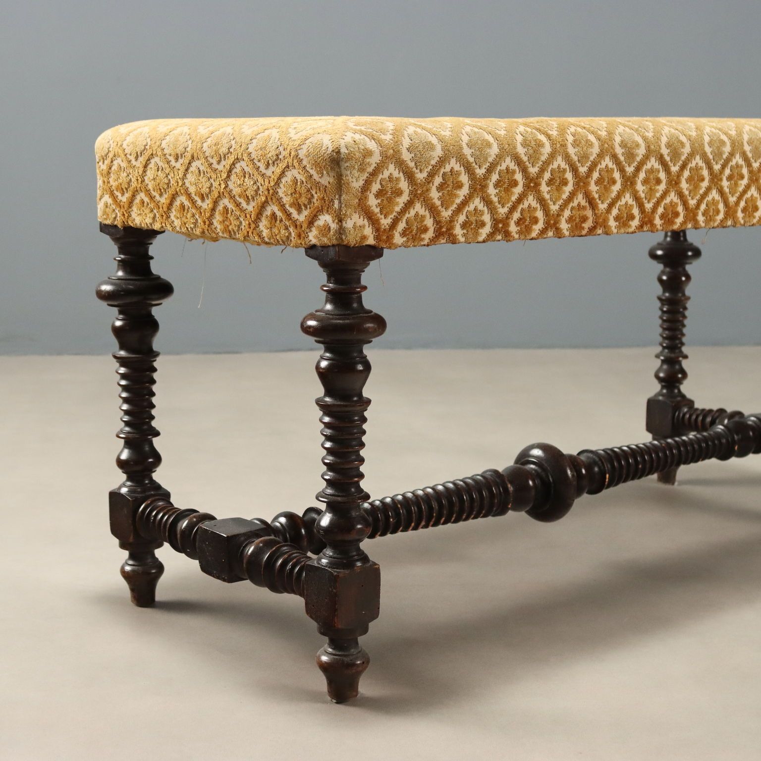 Banc d'époque en noyer, assise rembourrée, Italie, fin du XIXe siècle photo Mobilier