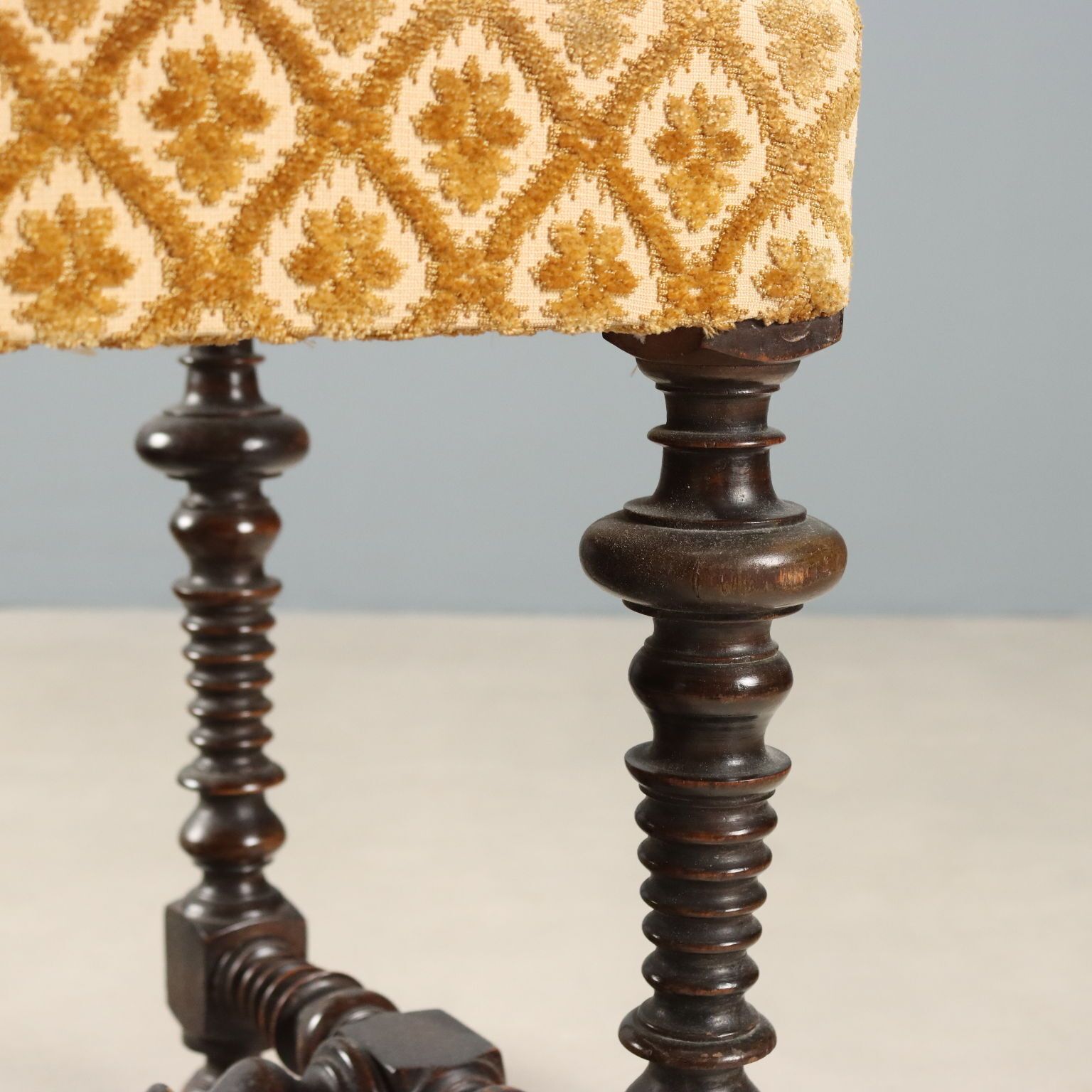 Banc d'époque en noyer, assise rembourrée, Italie, fin du XIXe siècle photo 440.0