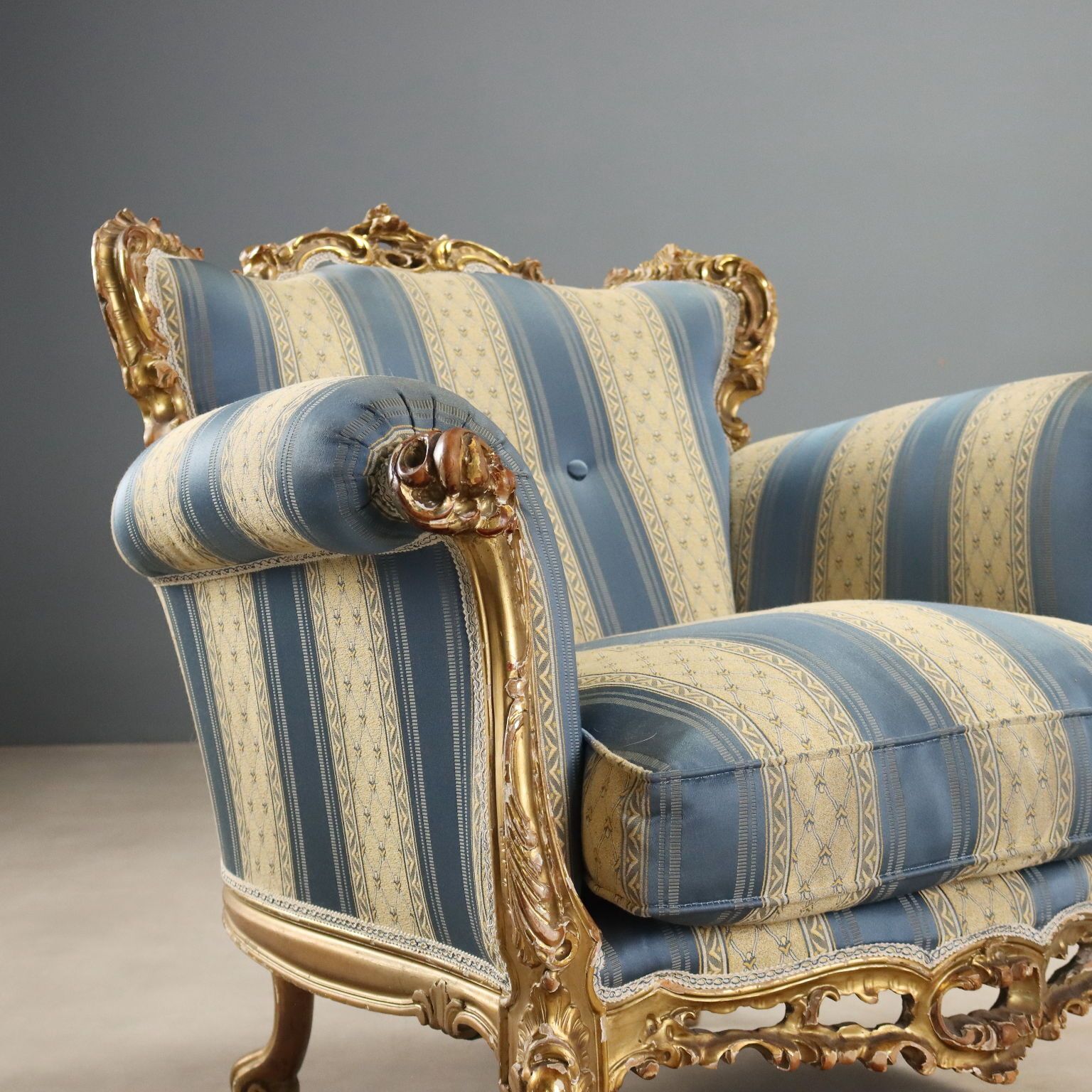 Fauteuils d'époque de style baroque, bois sculpté, XXe siècle photo 840.0