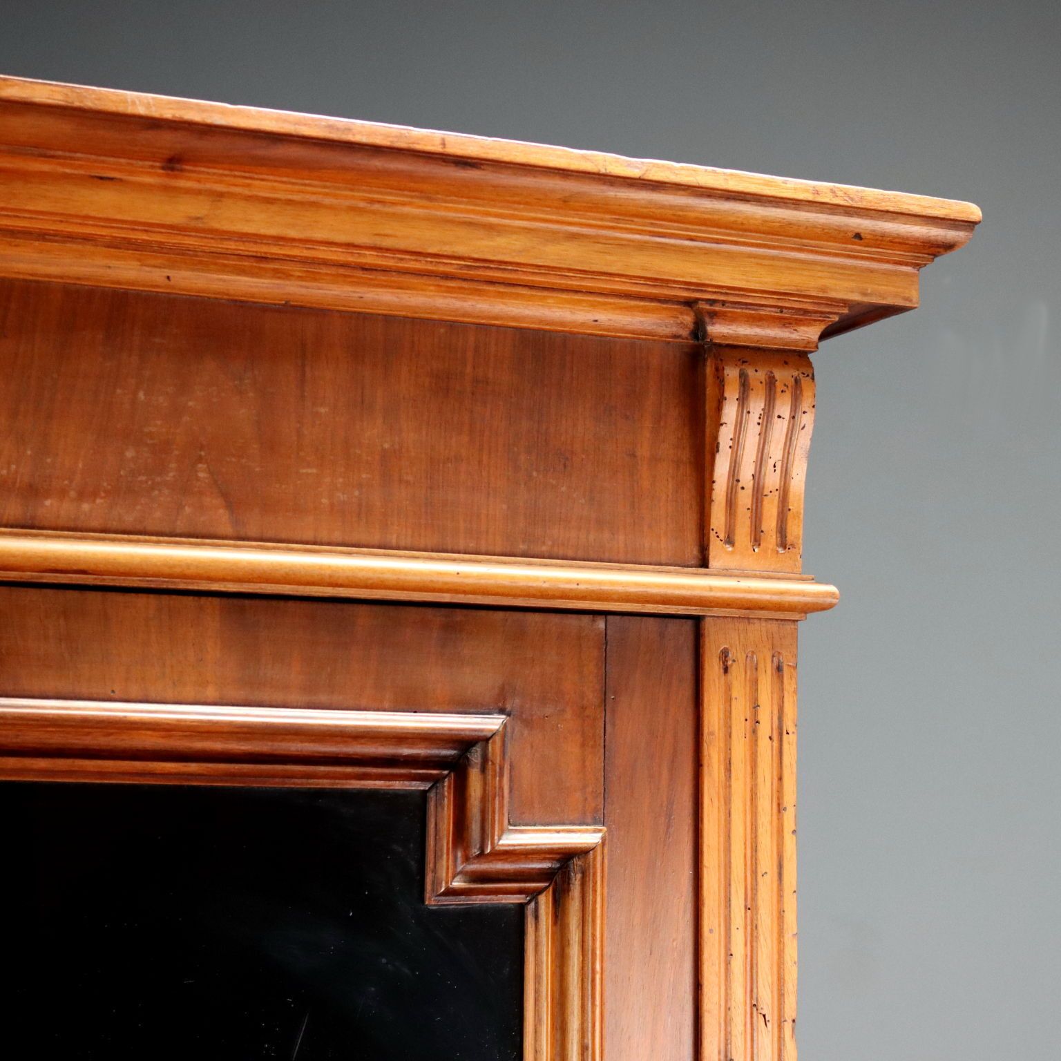 Meubels Walnoothouten Dressoir Met Glazen Vitrinekast photo