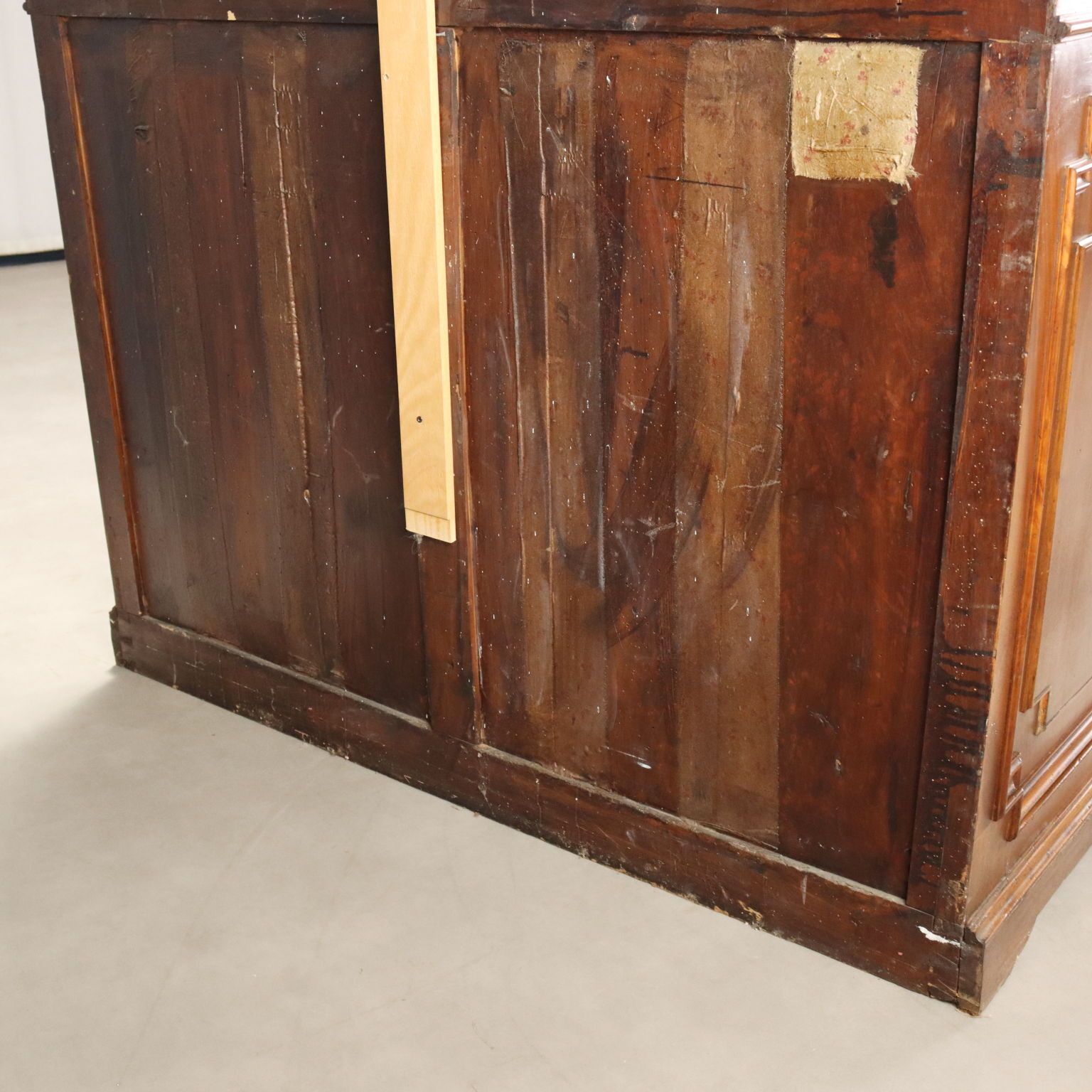 photo buy Walnoothouten Dressoir Met Glazen Vitrinekast