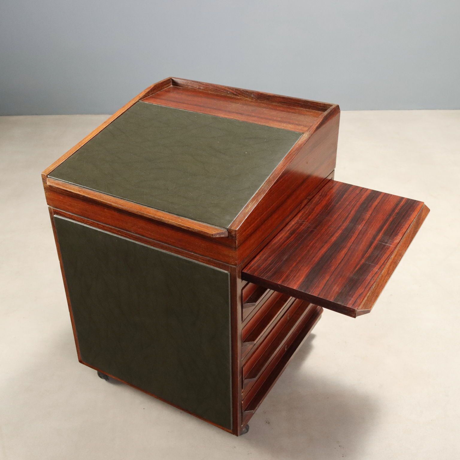 Commode avec bureau, années 1960 photo vintage