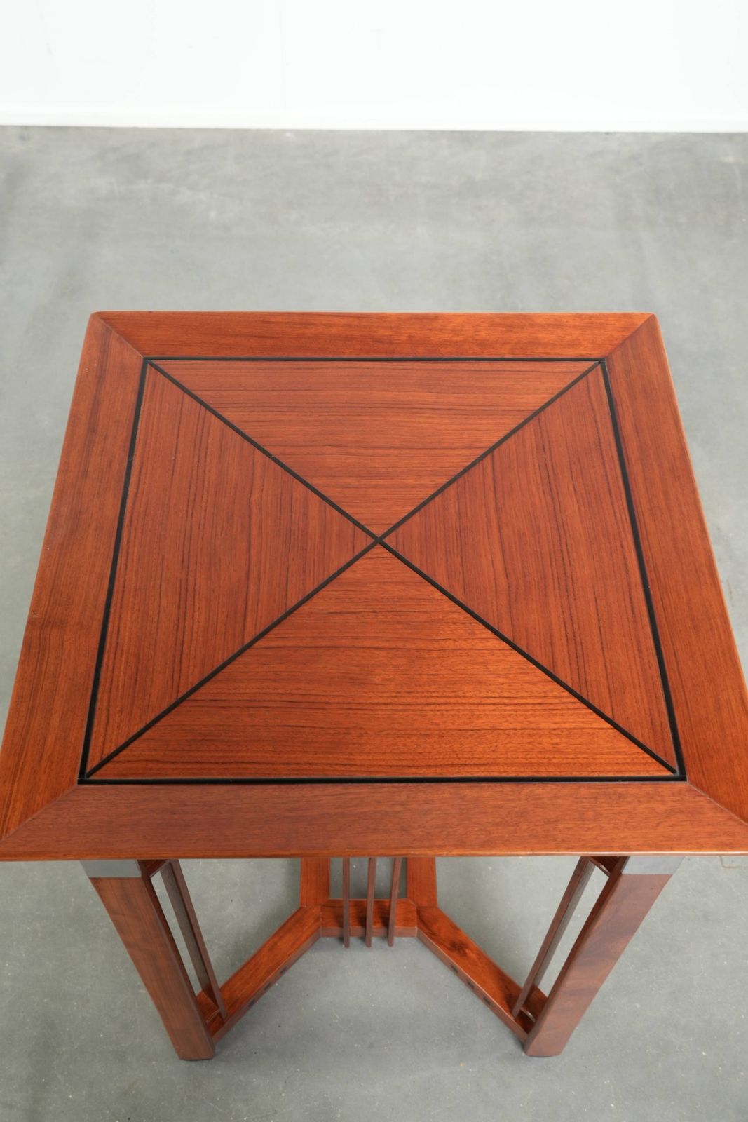 Hoge Art Deco Design Bijzettafel Met Afneembaar Blad Van Schuitema Uit De Decoforma Serie photo vinterior