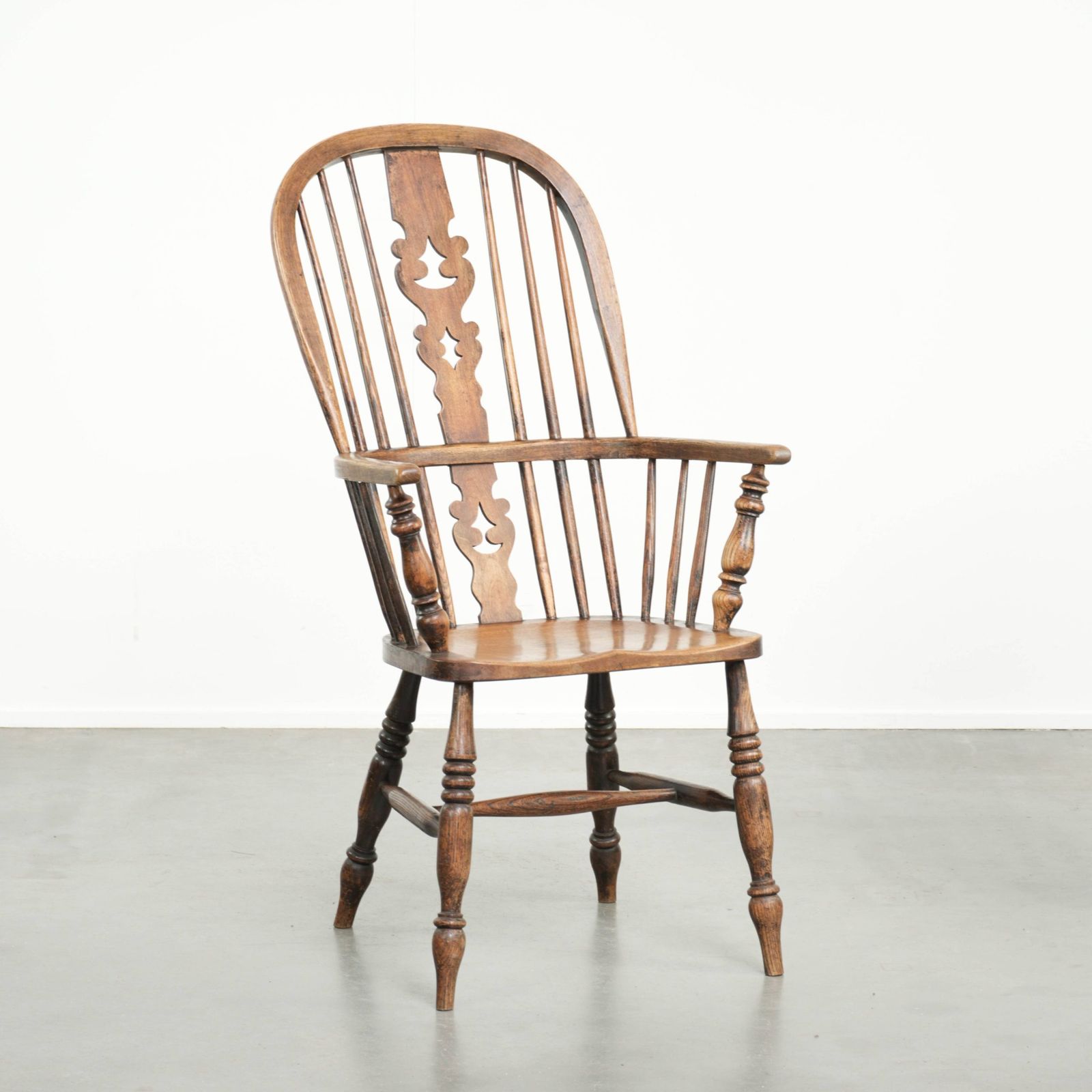 Antique English Spindle Chair, Windsor Chair/Side Chair From The Early 19th Century With Beautiful Deep Colors.
