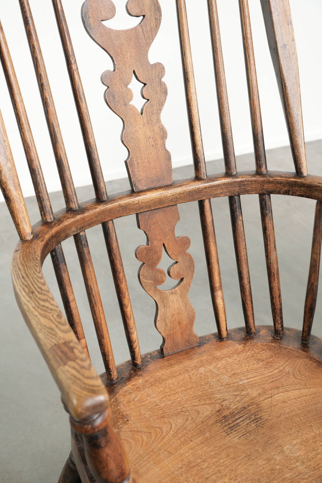 490.0 Antique English Spindle Chair, Windsor Chair/Side Chair From The Early 19th Century With Beautiful Deep Colors. photo