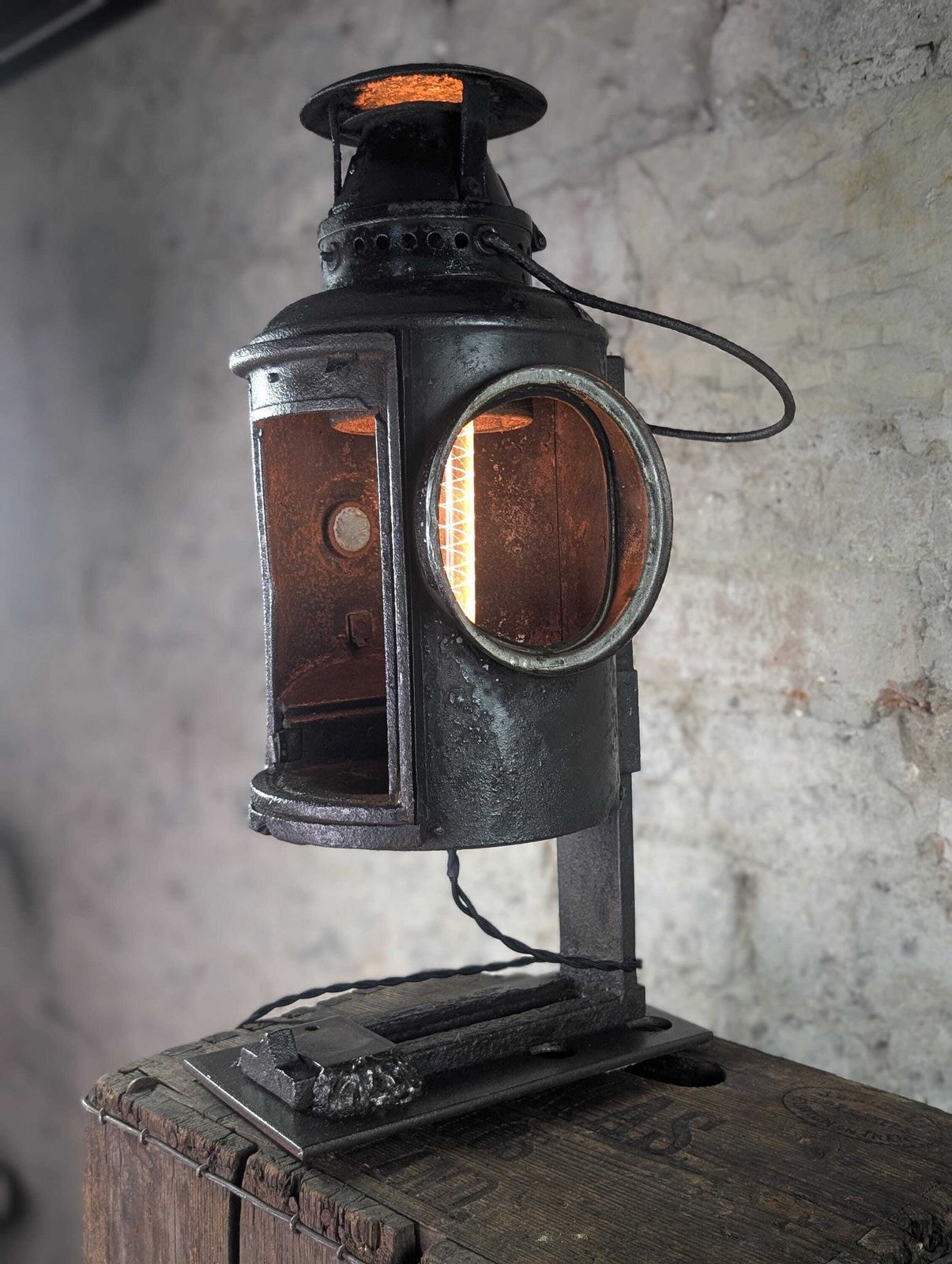 Vintage Adlake spoorwegsignaallamp, omgebouwde industriële tafellamp, Britse spoorweglantaarn, antieke spoorwegverlichting, uniek exemplaar