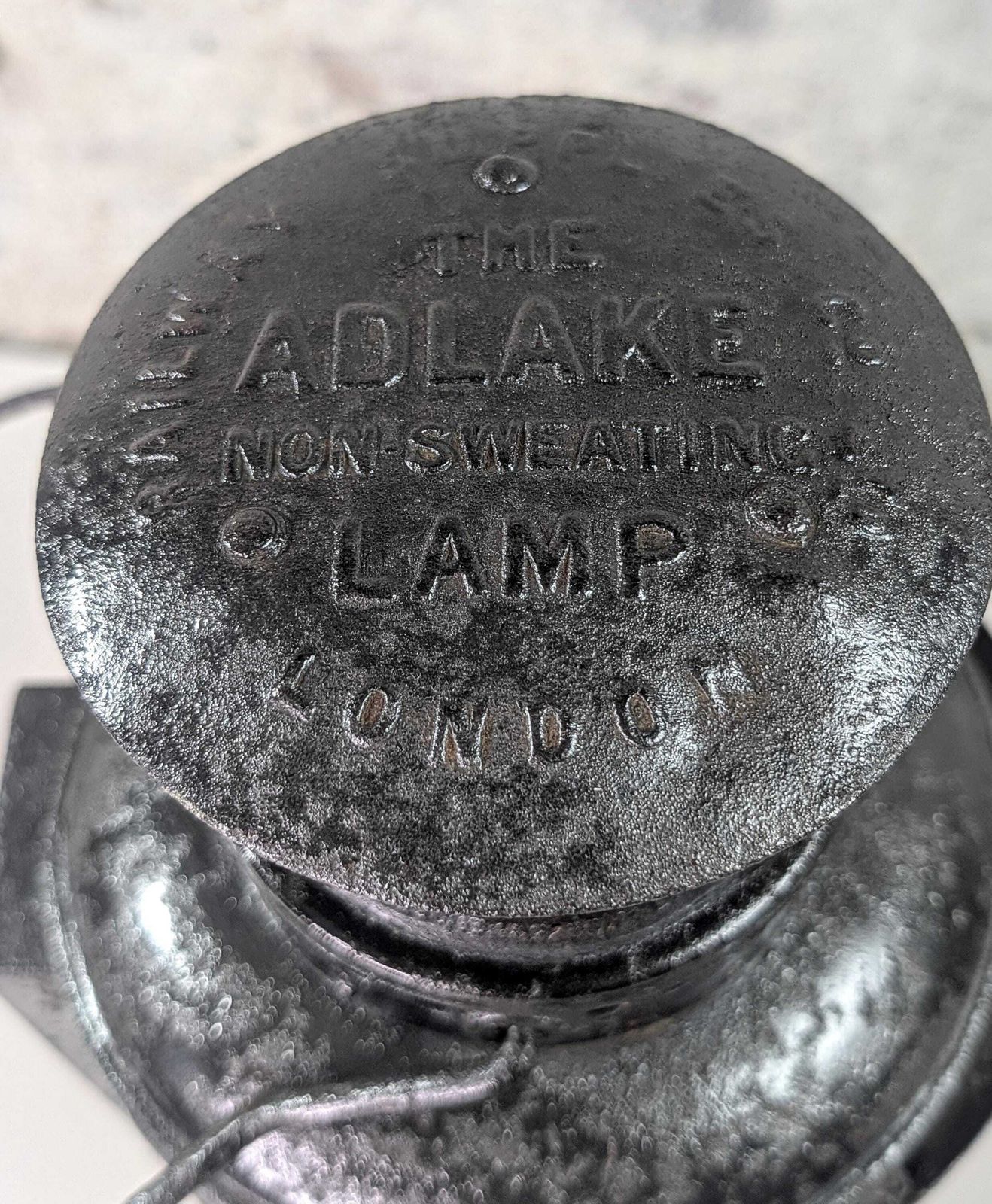 Vintage Adlake spoorwegsignaallamp, omgebouwde industriële tafellamp, Britse spoorweglantaarn, antieke spoorwegverlichting, uniek exemplaar photo buy