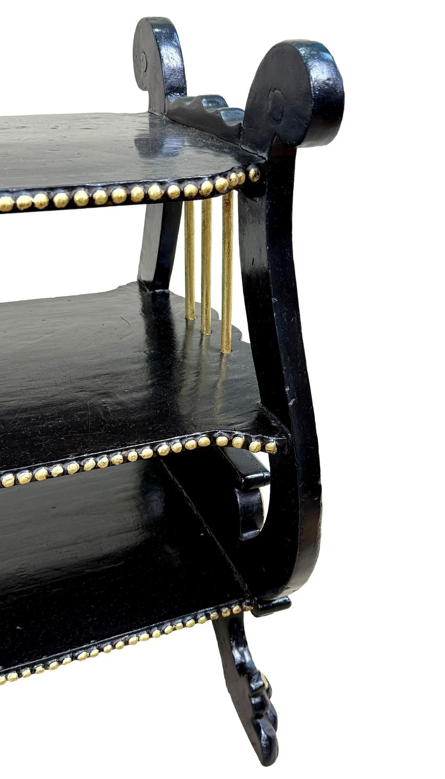 photo furniture Geëboniseerde étagère met partieel vergulde decoratie, eind 19e eeuw (Engeland, ca. 1880)