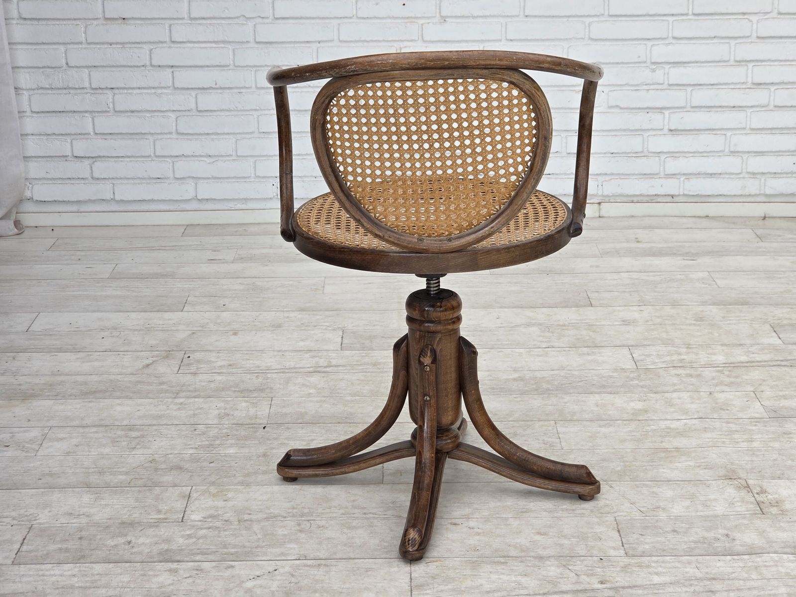 photo buy 1950s, Swivel Armchair, Bent Wood, Furniture Mesh.