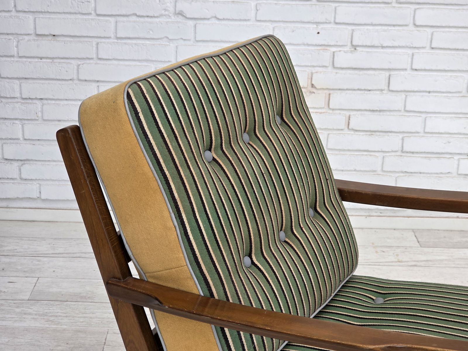 Jaren 1960, Deense fauteuil, meubelwol, beukenhout. photo for sale