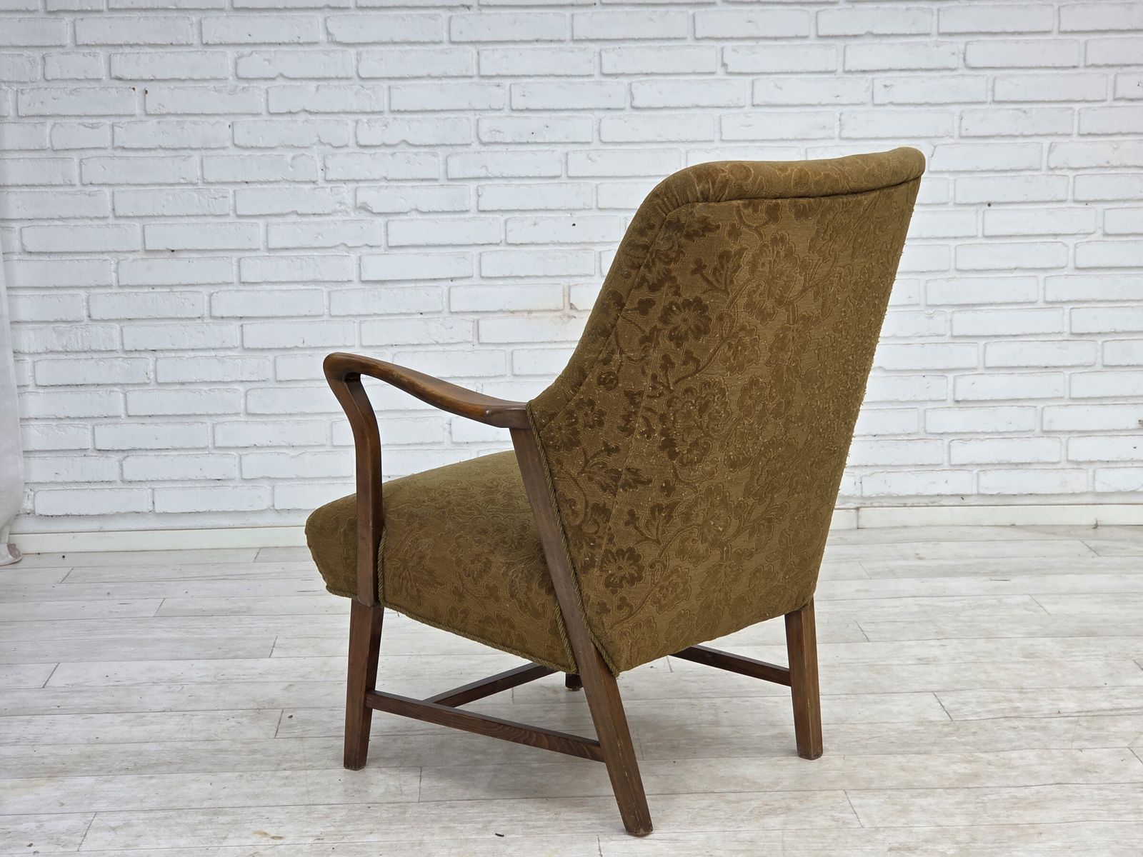 photo vinterior Ca. jaren 1960, Deense Vintage Fauteuil, Meubelwol, Beukenhout.