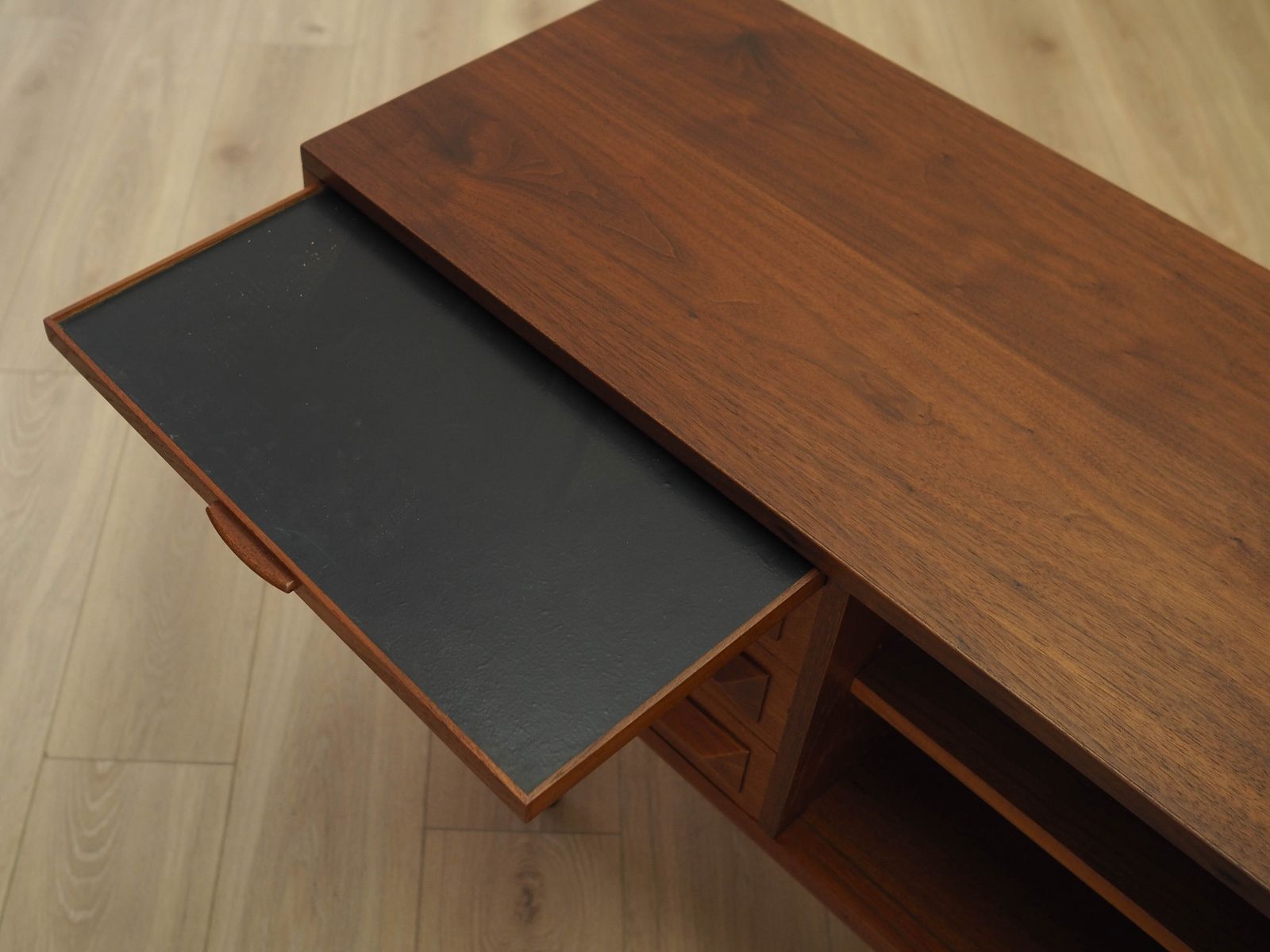 photo buy Deens teakhouten dressoir met uitschuifbare bladen en lades, jaren 1970