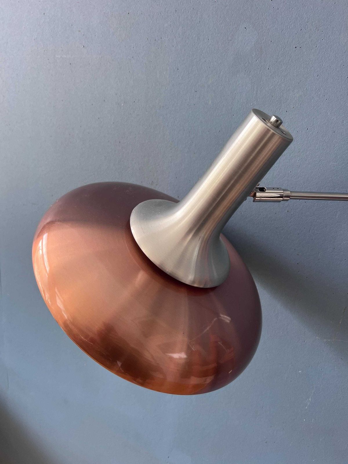 photo furniture Vintage Lakro scharnierende wandlamp, Space Age