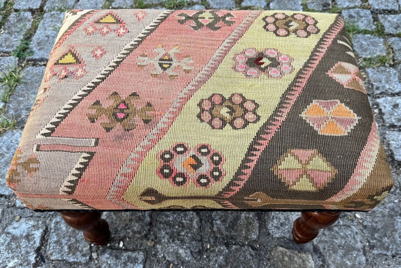 Kilim Beklede Kruk 0,52m x 0,37m x H0,38m photo 390.0