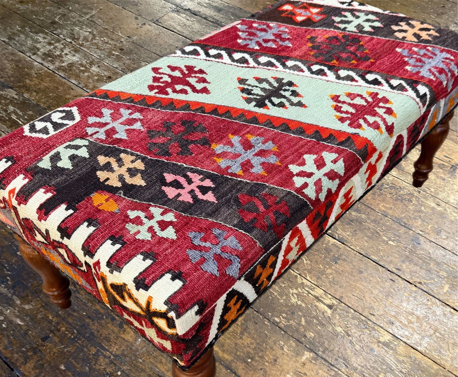 Kilim Beklede Kruk 0,91m x 0,48m x H0,39m photo furniture