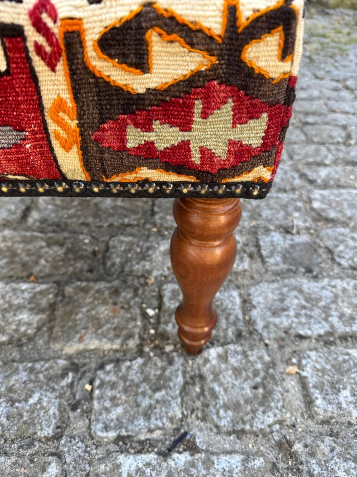 675.0 Kilim Beklede Kruk 0,91m x 0,48m x H0,39m photo