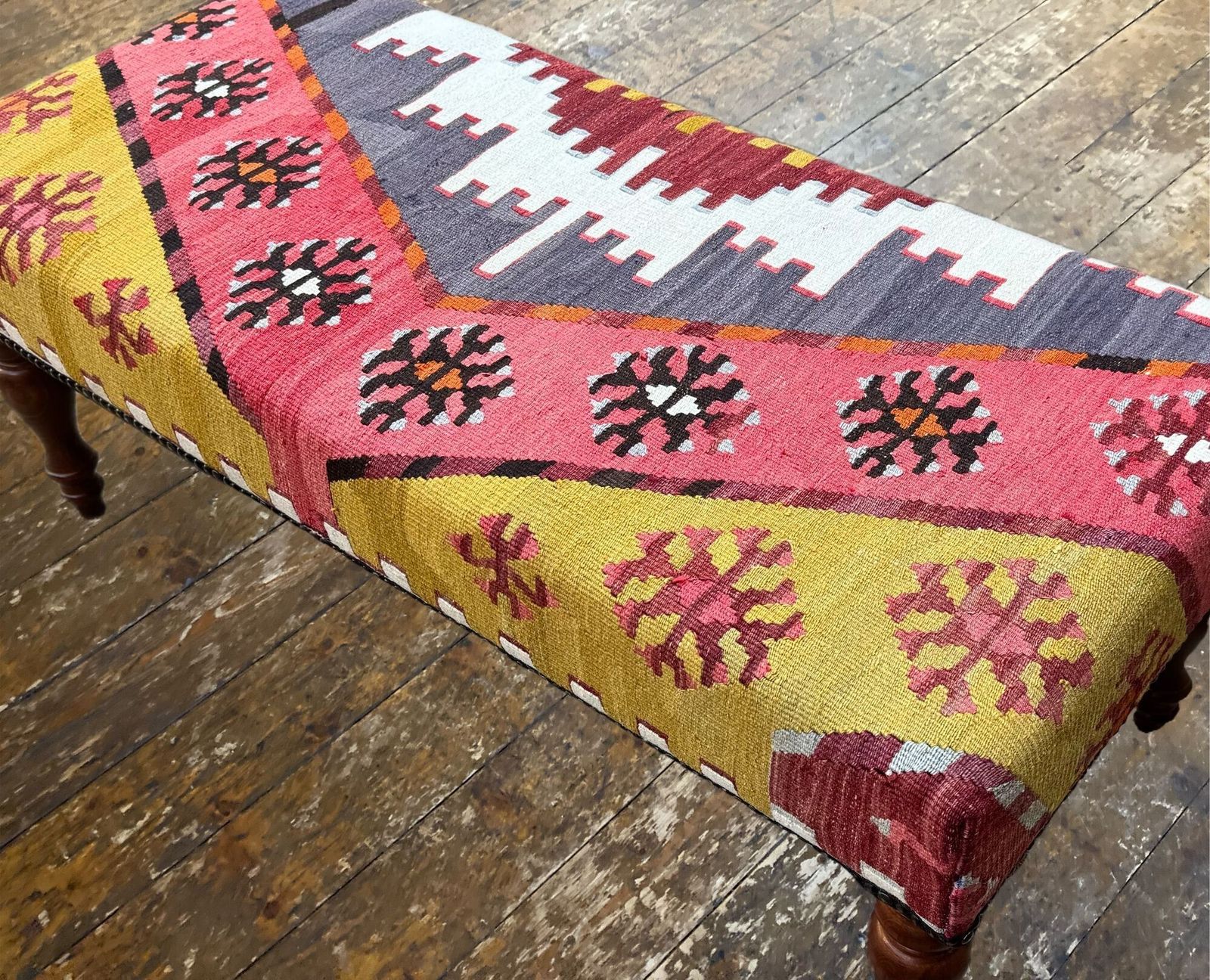 Kilim Beklede Kruk 1,03m X 0,47m X H0,40m photo furniture