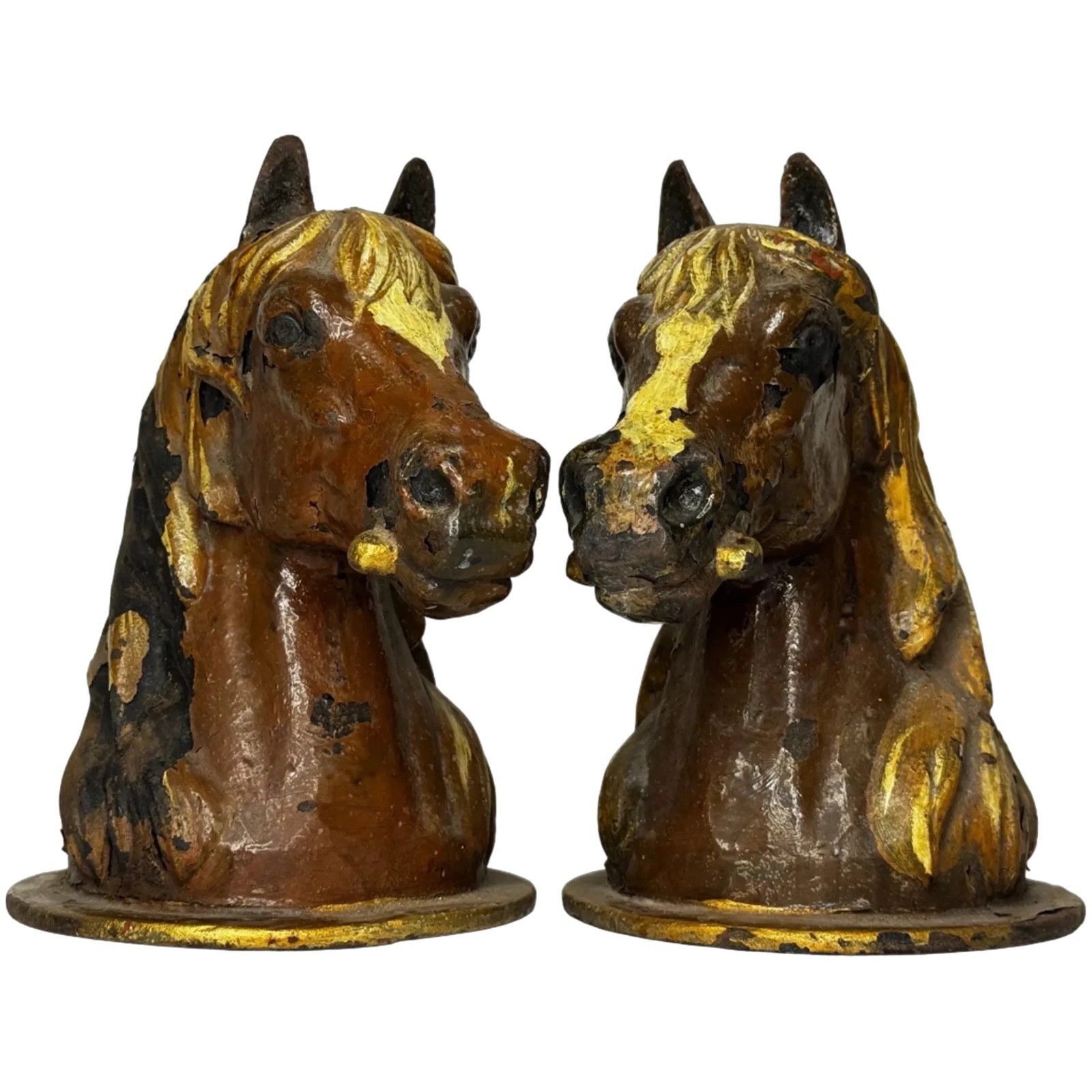 Paar paardenhoofden poortpaal bekroningen toegeschreven aan Glasgow School Macfarlane's Foundry